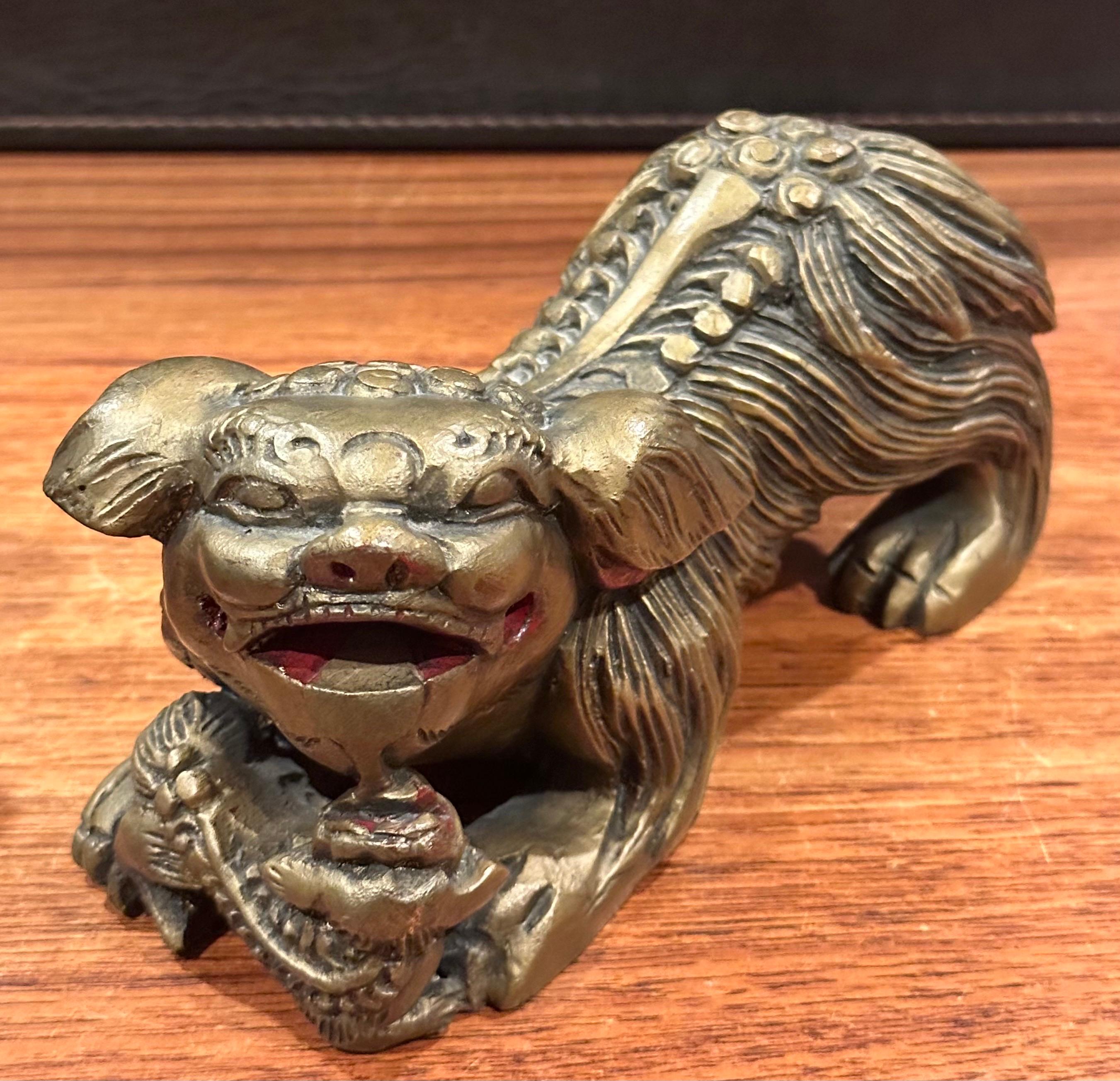 Pair of Vintage Chinese Gold Gilt Wood Carved Foo Dogs For Sale 2