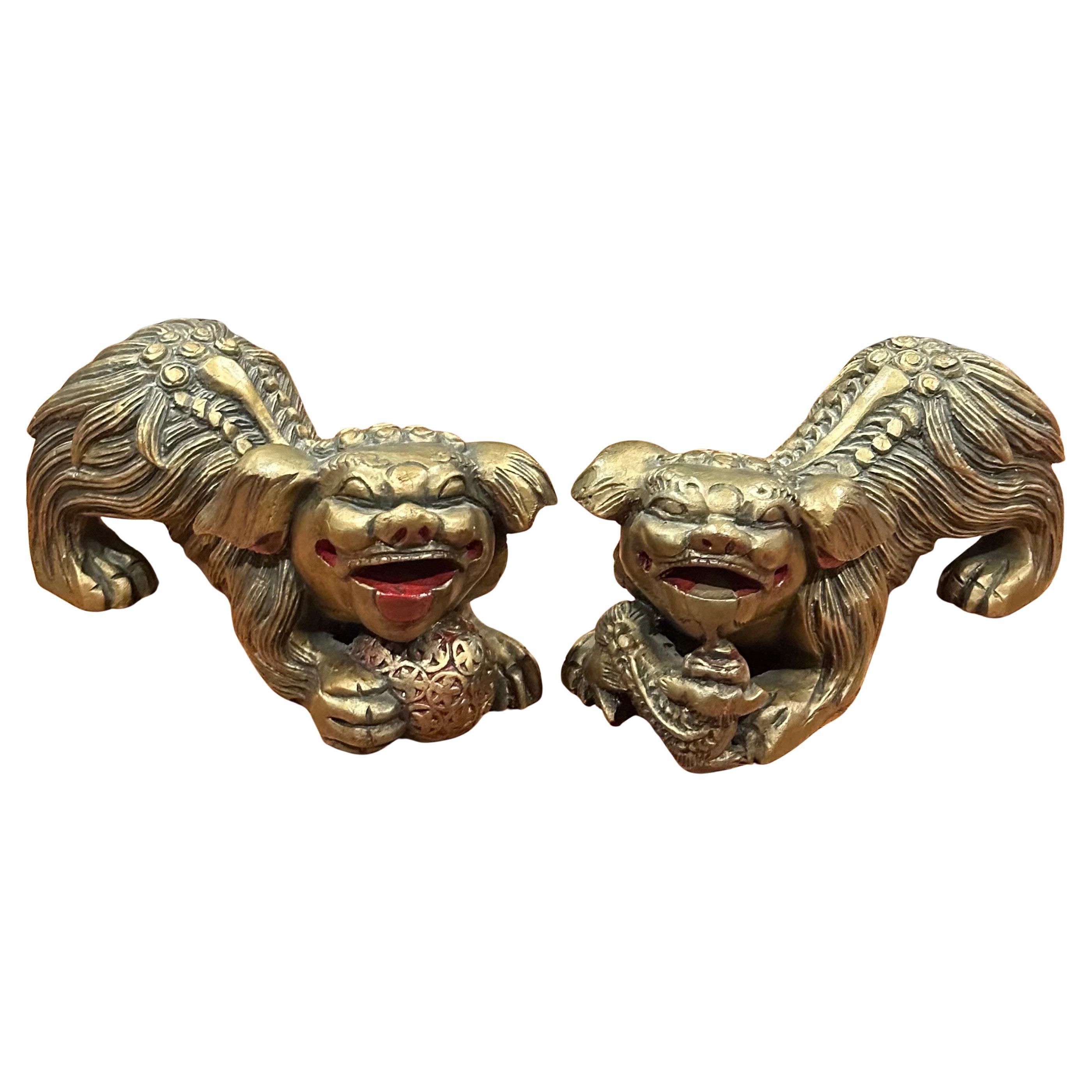Pareja de Perros Foo chinos vintage tallados en madera dorada