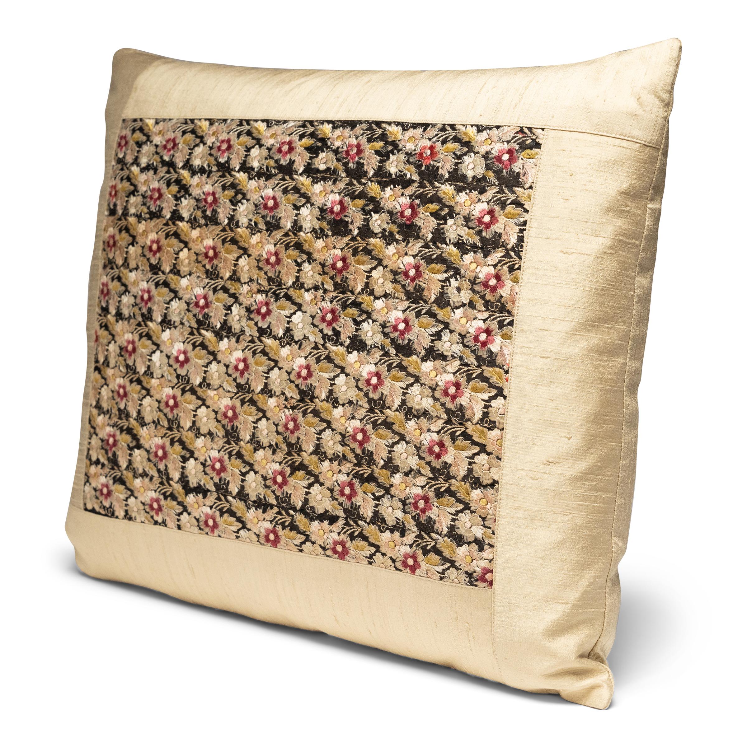 American Pair of Vintage Chinese Silk Embroidery Pillows For Sale