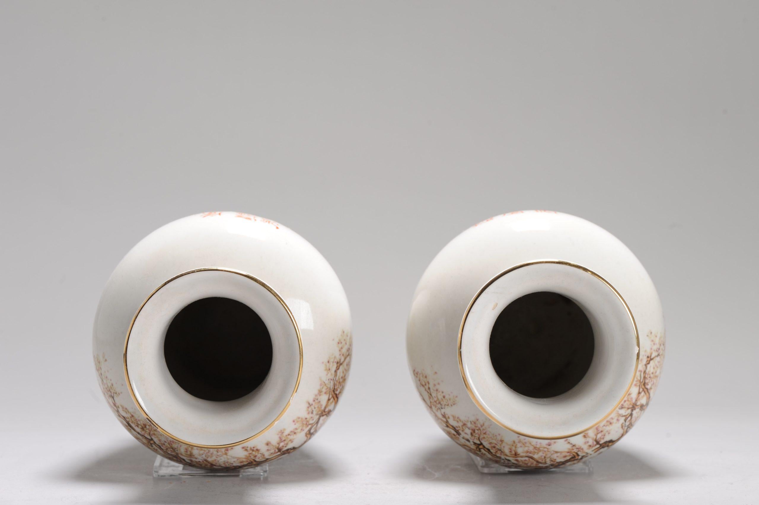 Paire de vases en porcelaine de style chinois fabriqués en Italie, 20e siècle Bon état - En vente à Amsterdam, Noord Holland