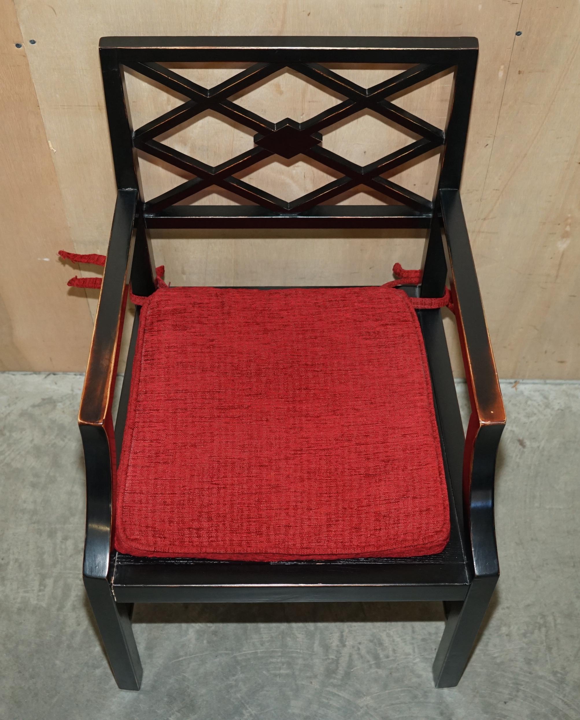 Paire de chaises d'appoint vintage chinoises de style Chippendale en bois d'ébène vieilli en vente 3