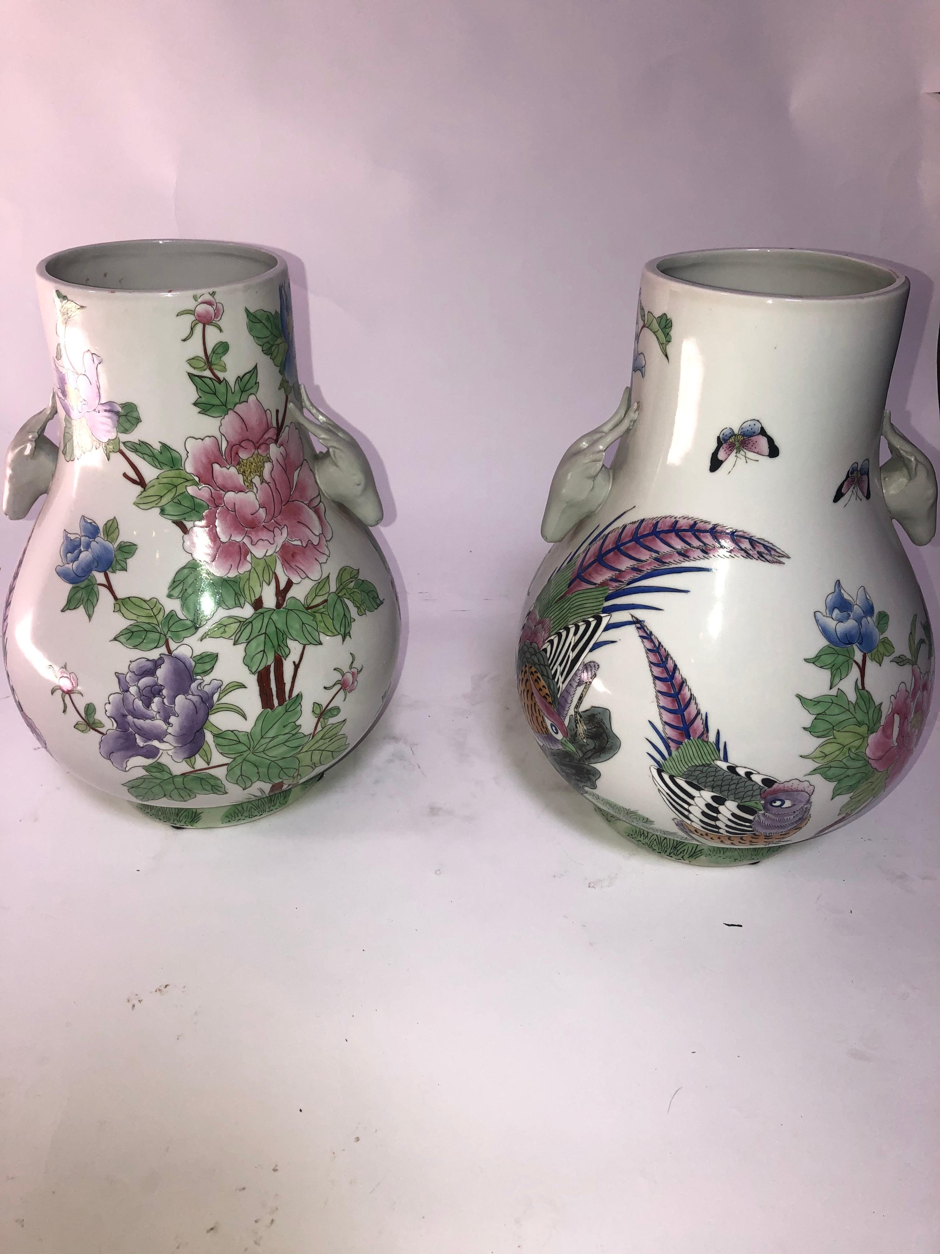 Unknown Pair of Vintage Chinese Vases For Sale