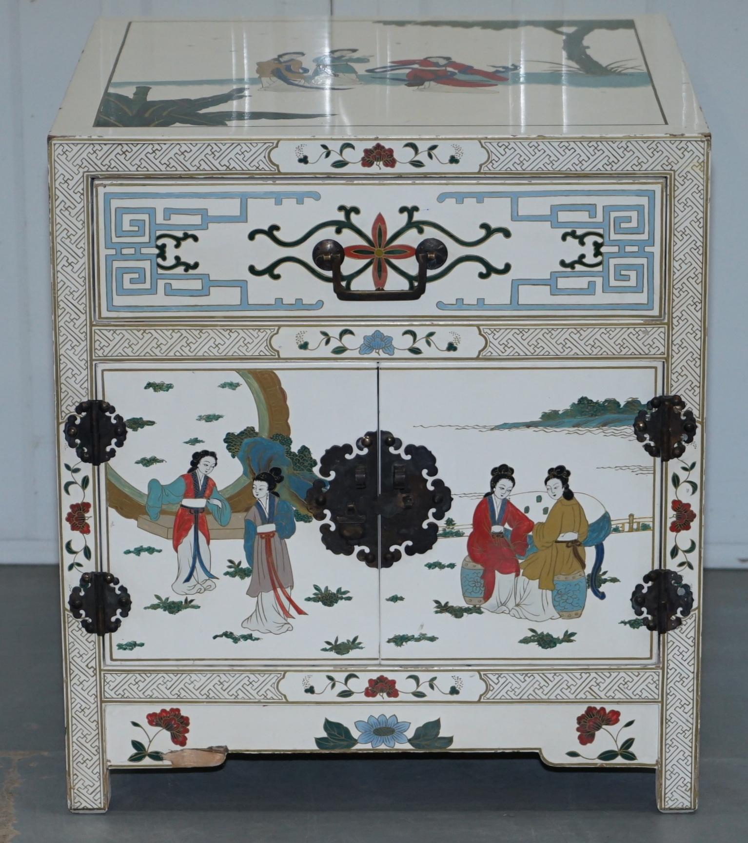 Chinese Export Pair of Vintage Chinese White Lacquered Hand Painted Side Table, Bedside Chests
