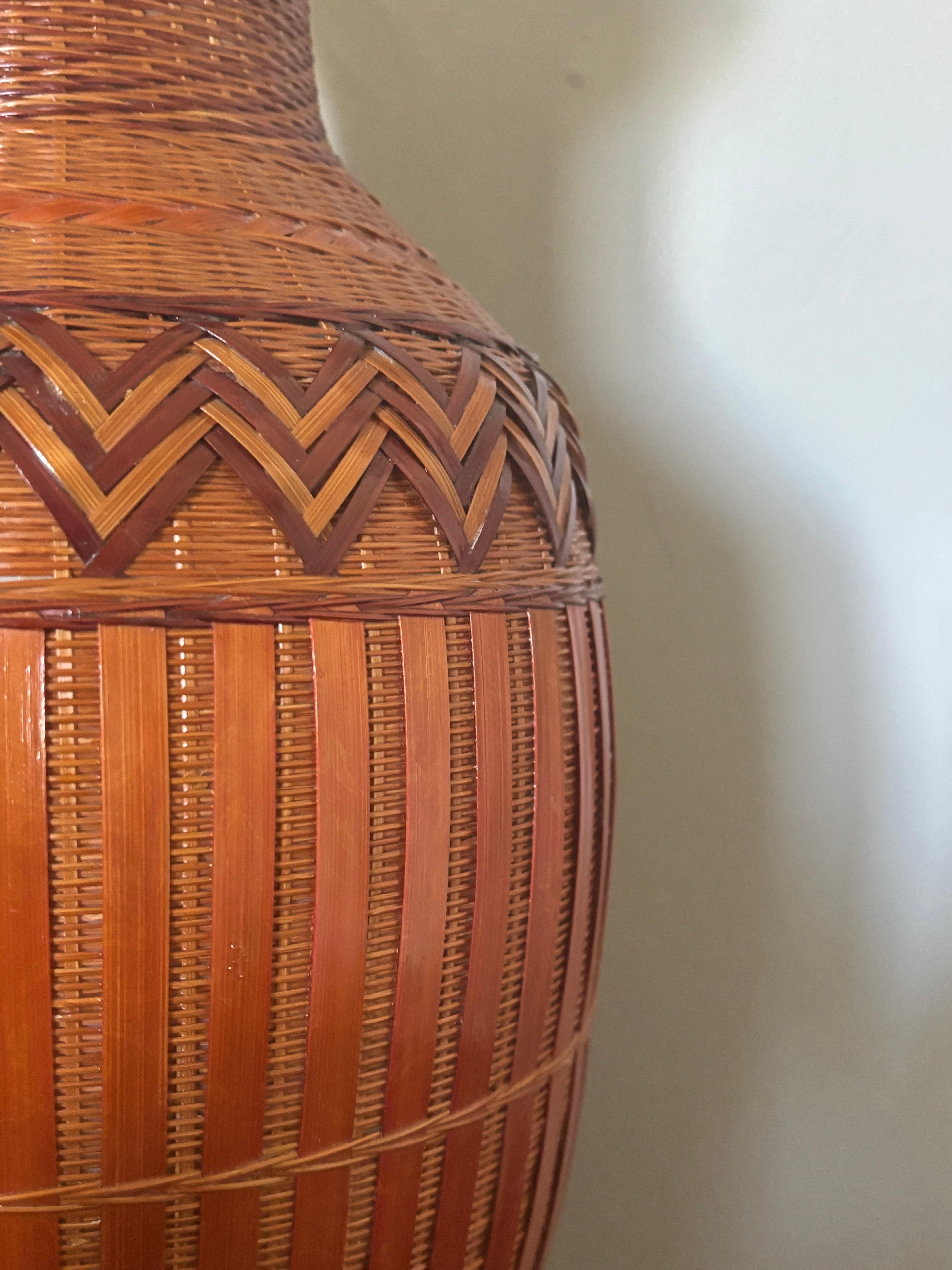 Pair of Vintage Chinese Wicker Covered Porcelain Table Lamps For Sale 3