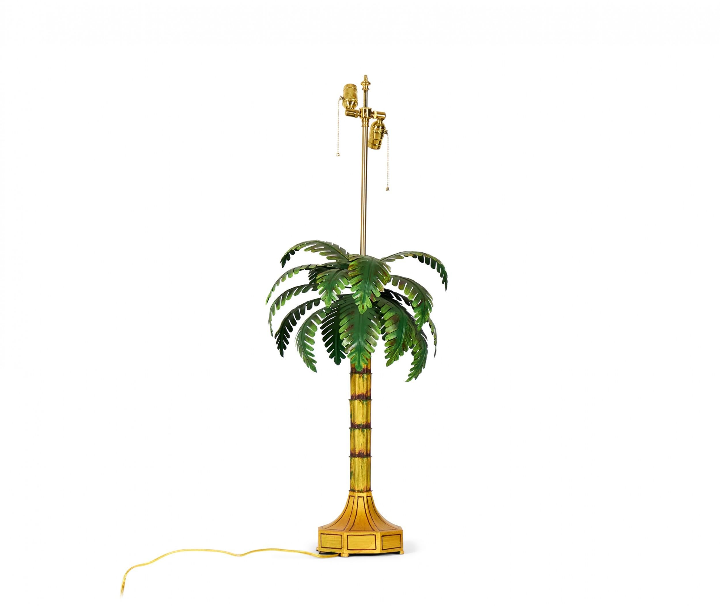 Exportation chinoise Paire de lampes de bureau chinoises vintage en tôle jaune et verte en forme de palmier en vente