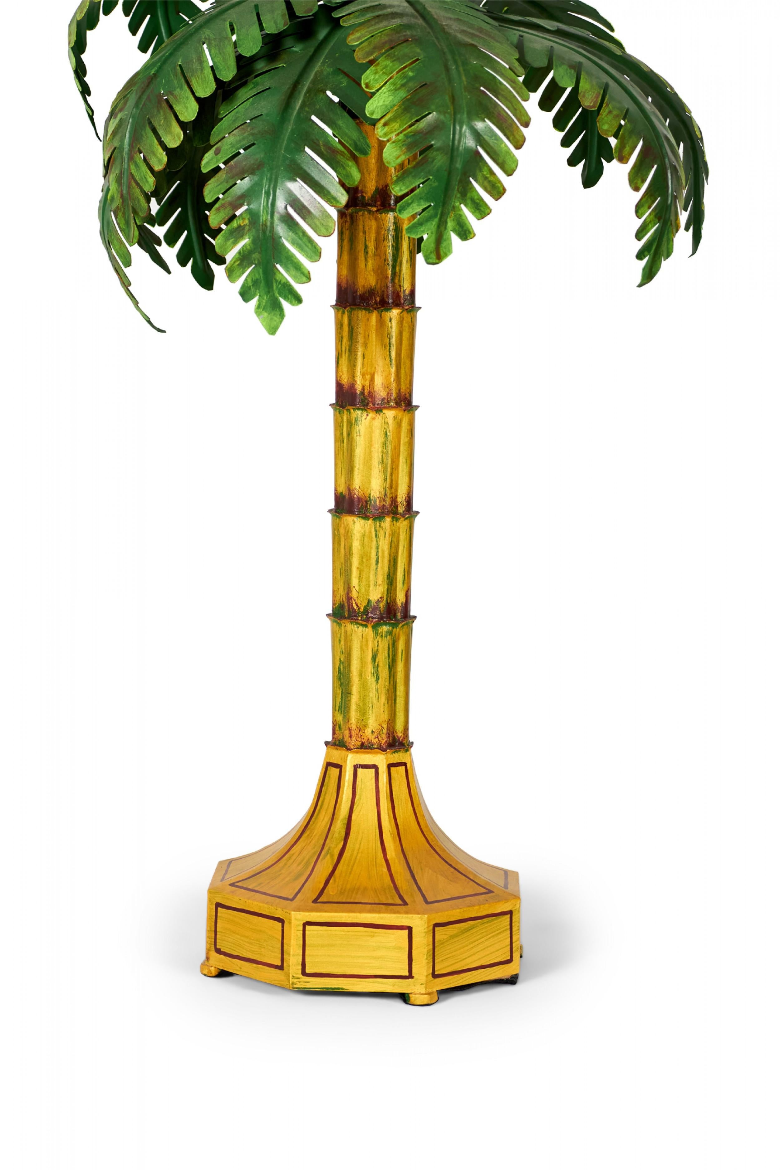 Paire de lampes de bureau chinoises vintage en tôle jaune et verte en forme de palmier en vente 1