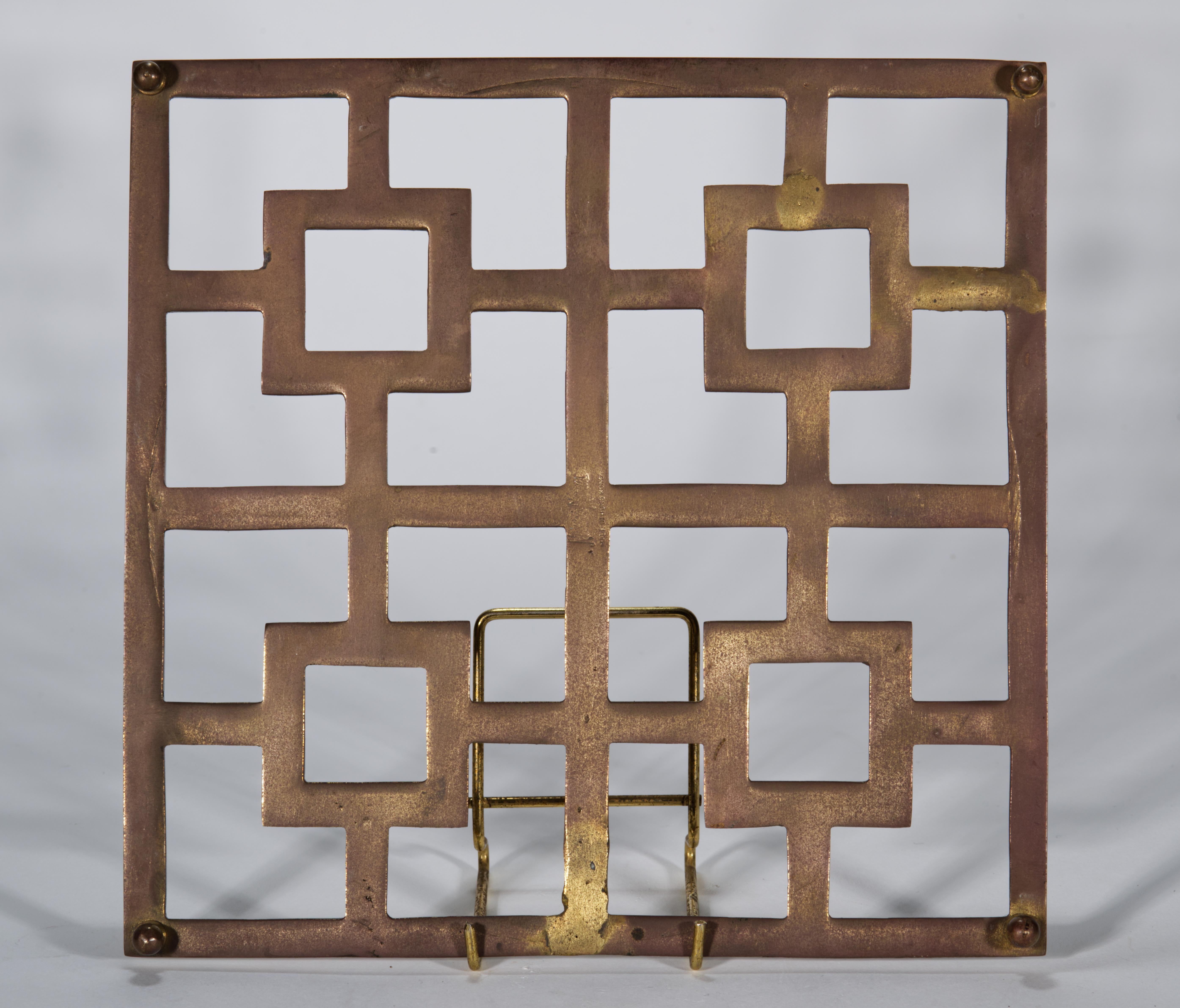 Paar Vintage Chinoiserie Untersetzer aus Messing Neiman Marcus im Angebot 4