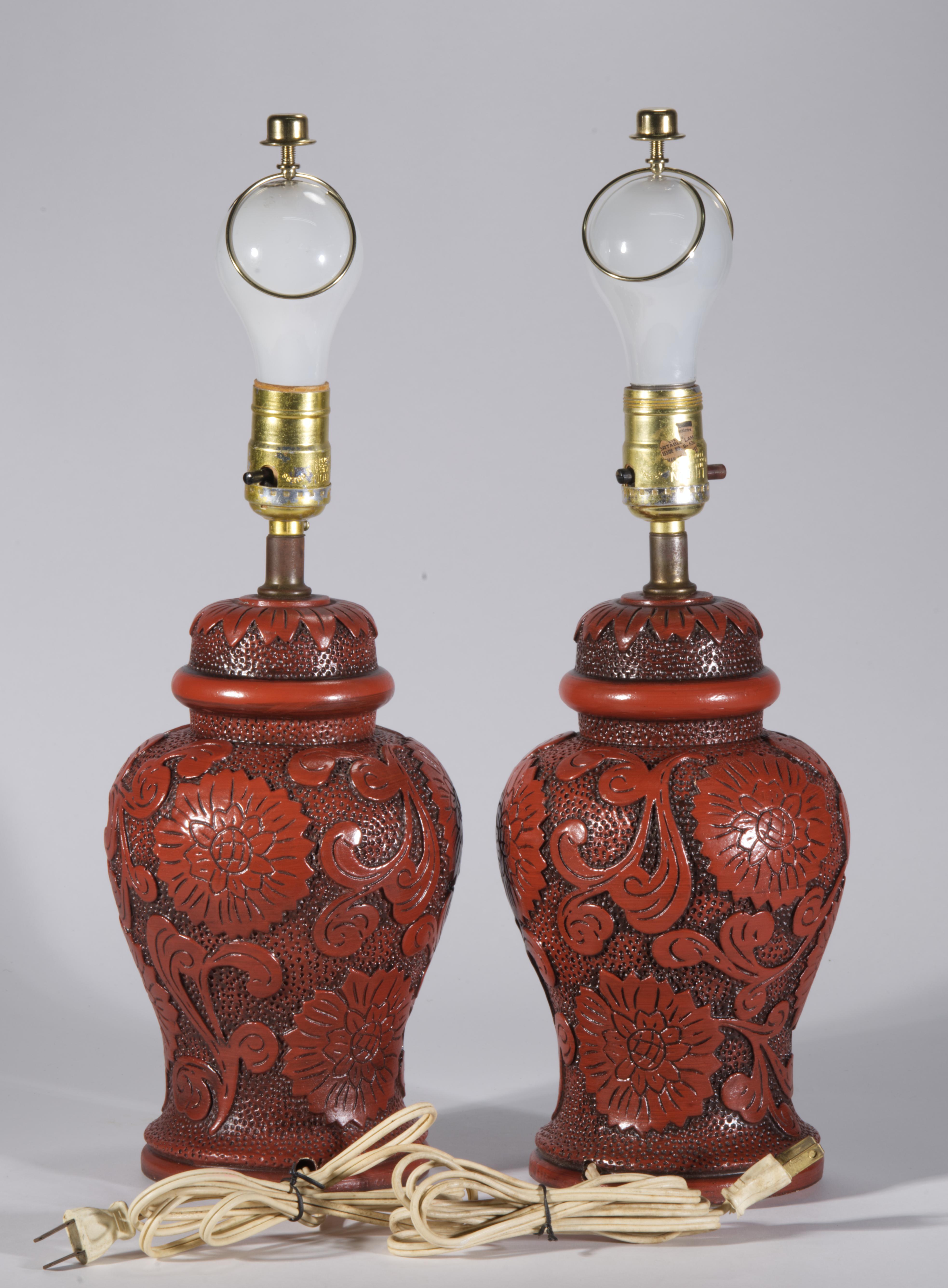 Paire de lampes de table en forme d'urne de style Chinoiserie Cinnabar Vintage en vente 6
