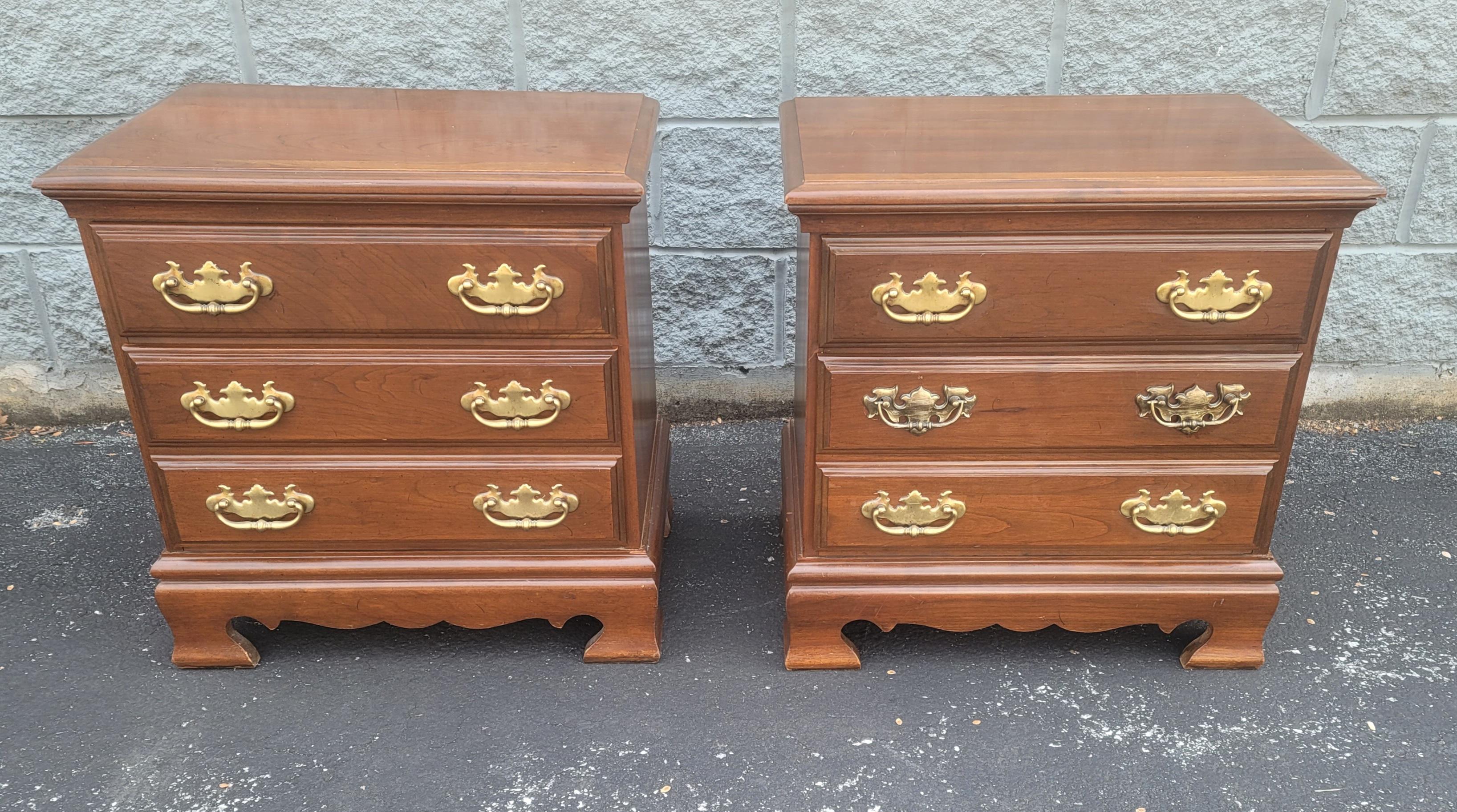 Pair of Vintage Chippendale Cherry Bedside Chest of Drawer Nightstand For Sale 6
