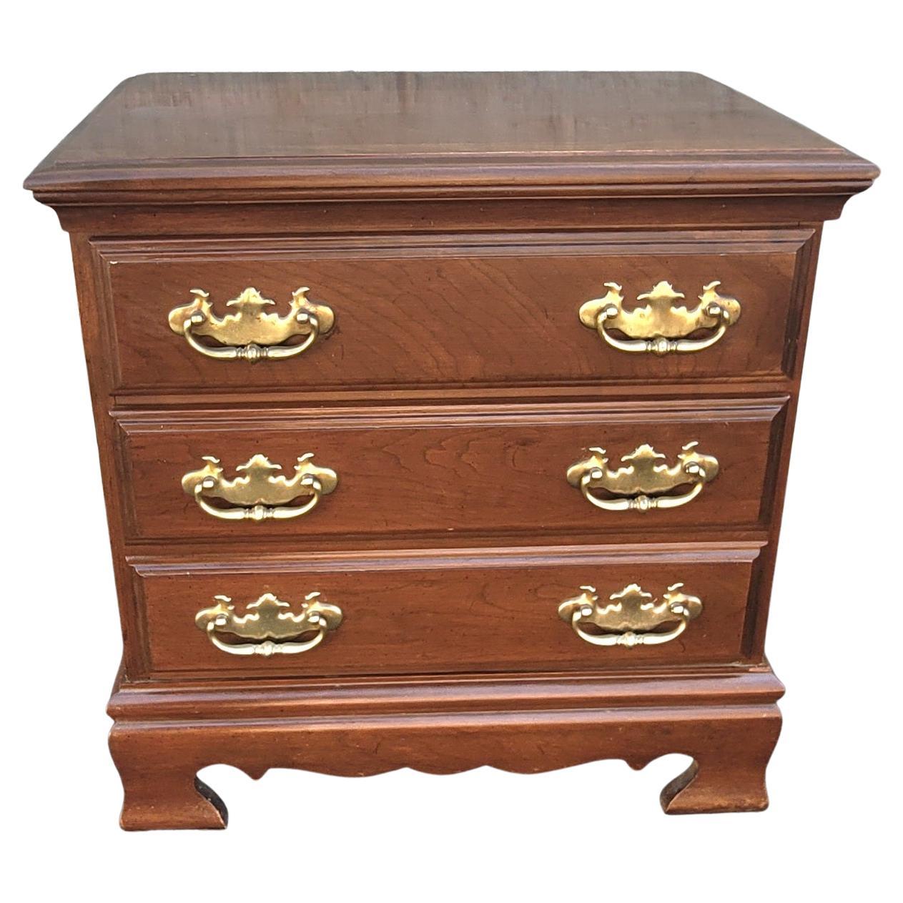 American Pair of Vintage Chippendale Cherry Bedside Chest of Drawer Nightstand For Sale