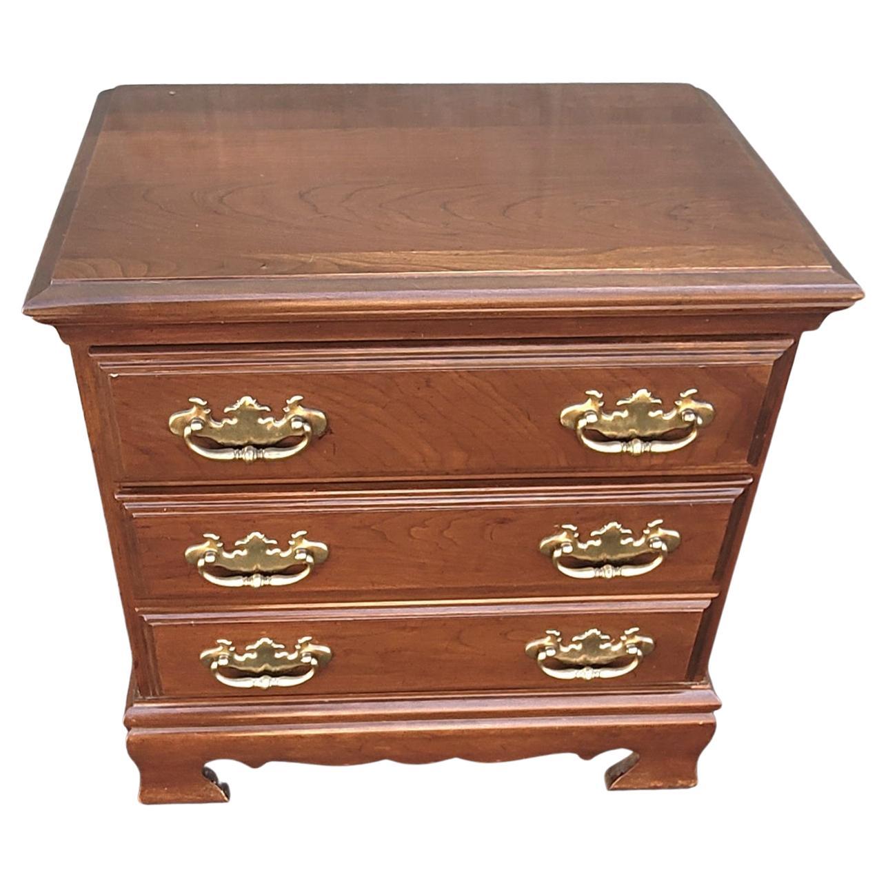 Stained Pair of Vintage Chippendale Cherry Bedside Chest of Drawer Nightstand For Sale