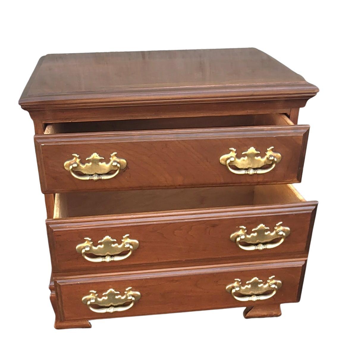Pair of Vintage Chippendale Cherry Bedside Chest of Drawer Nightstand In Good Condition For Sale In Germantown, MD