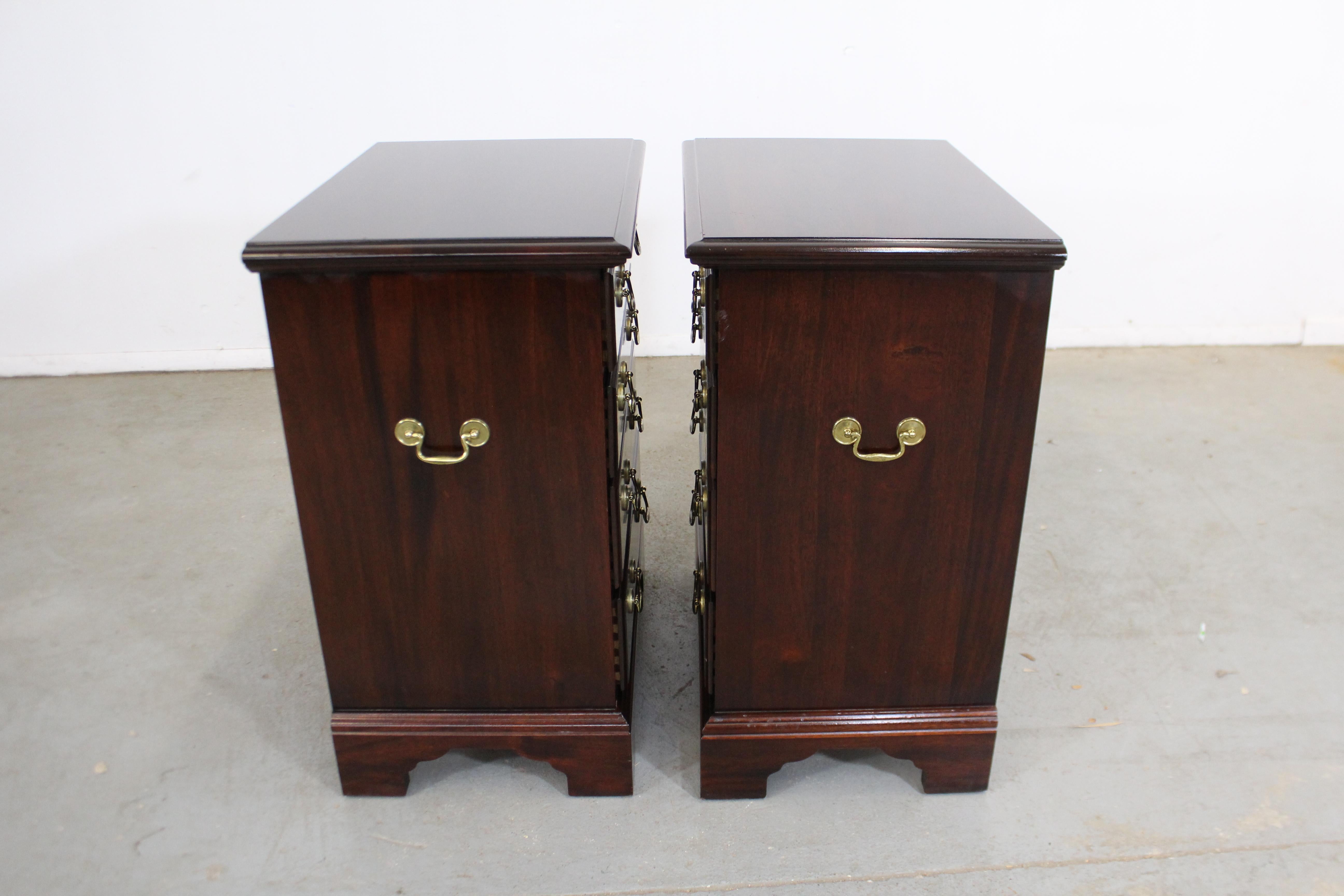 Pair of Vintage Chippendale Statton Old Towne Dark Mahogany Nightstands 4