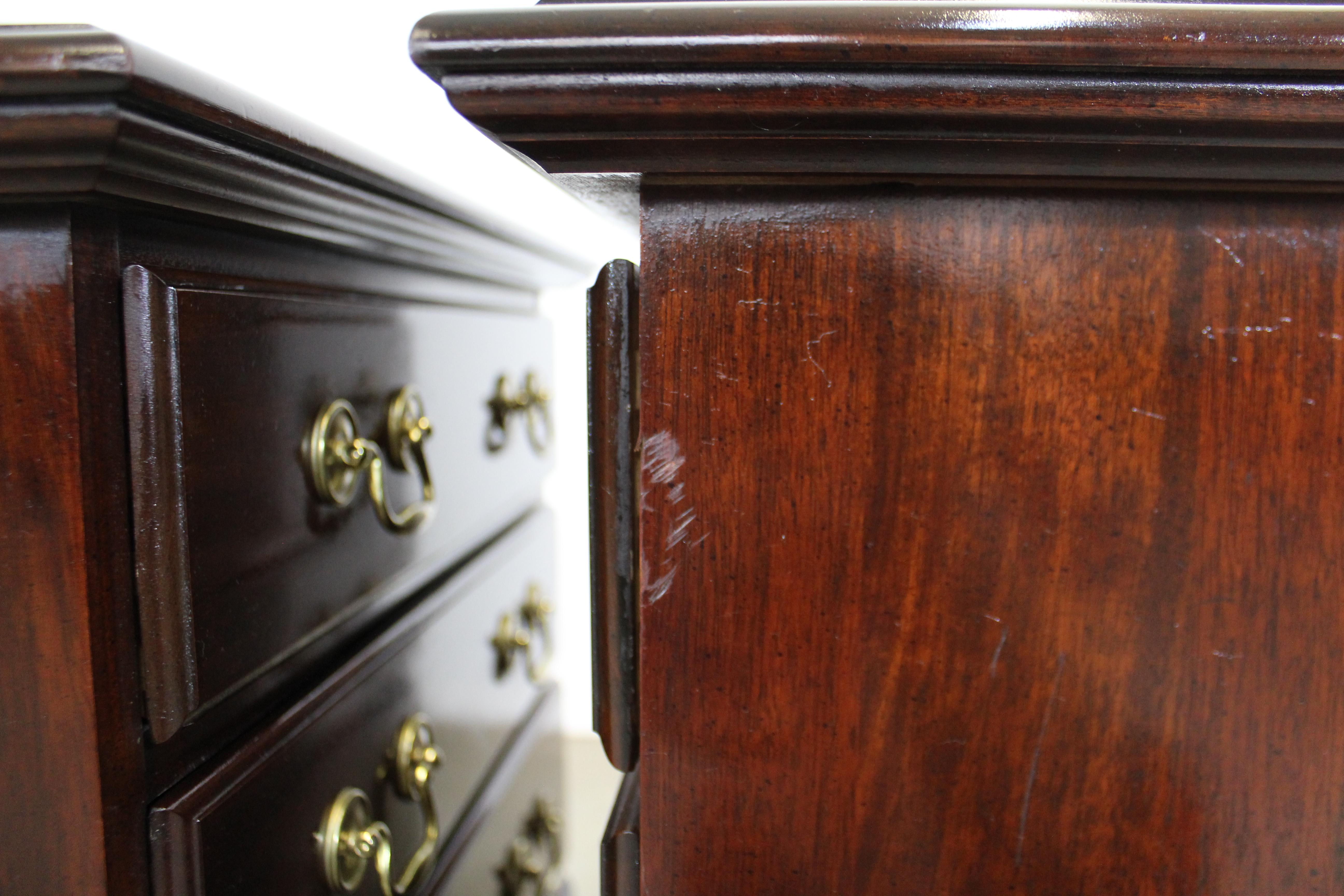 Pair of Vintage Chippendale Statton Old Towne Dark Mahogany Nightstands 6