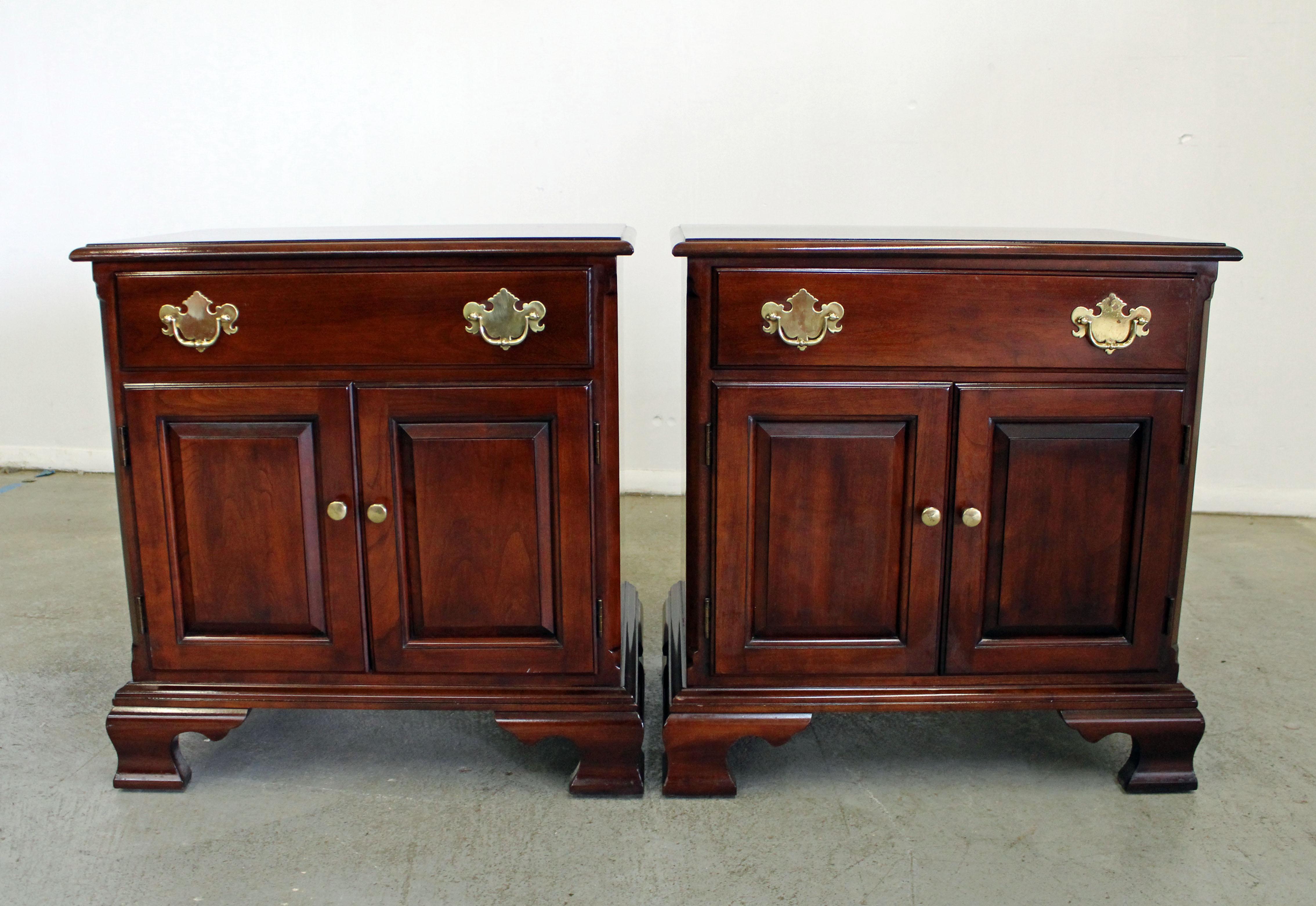 Offered is a pair of vintage Chippendale cherry nightstands featuring two doors with shelving and one dove-tailed drawer. Made by Statton Old Towne. They are in good condition, with some signs of age wear (wear on pulls, surface scratches or