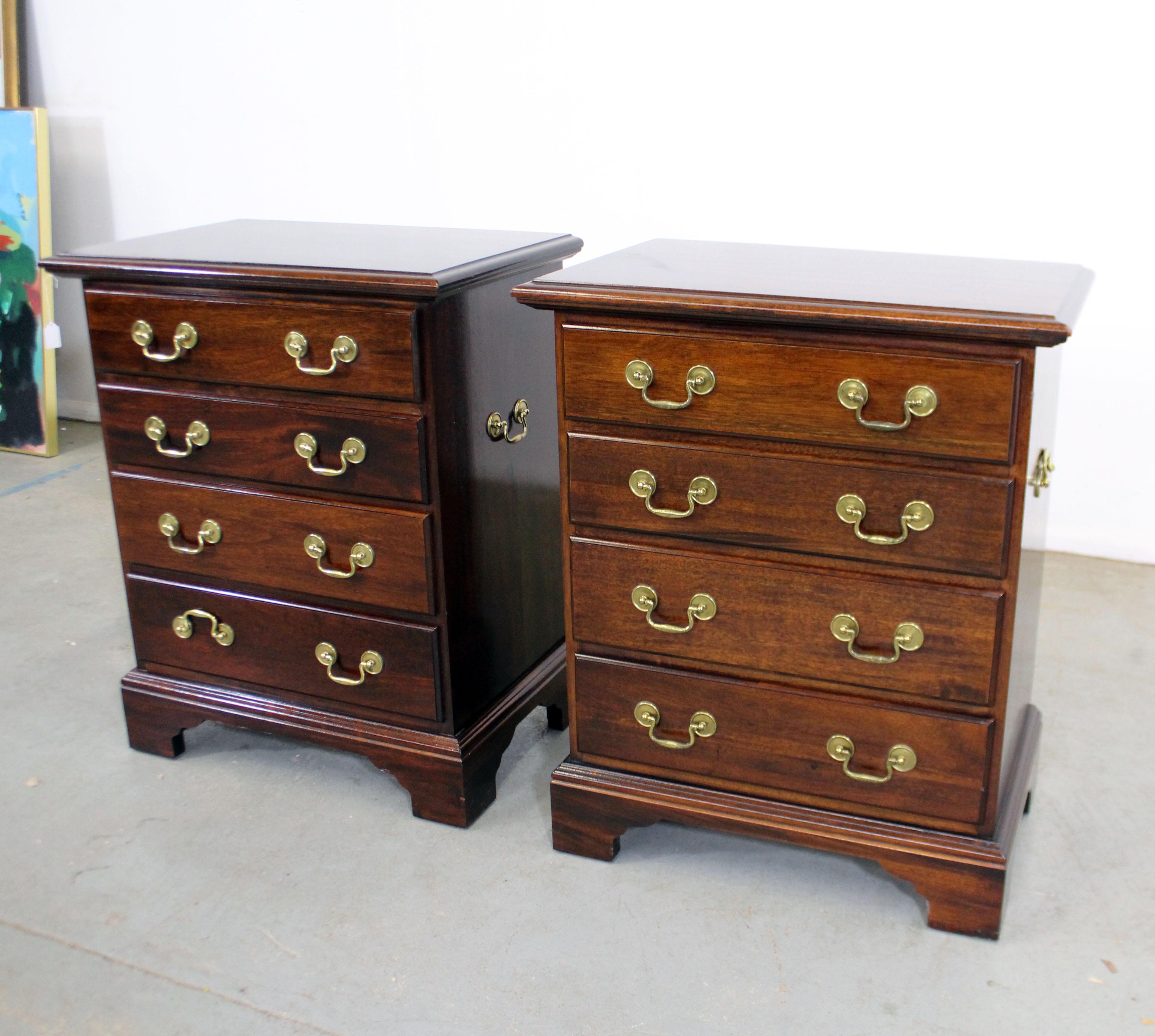 American Pair of Vintage Chippendale Statton Old Towne Dark Mahogany Nightstands