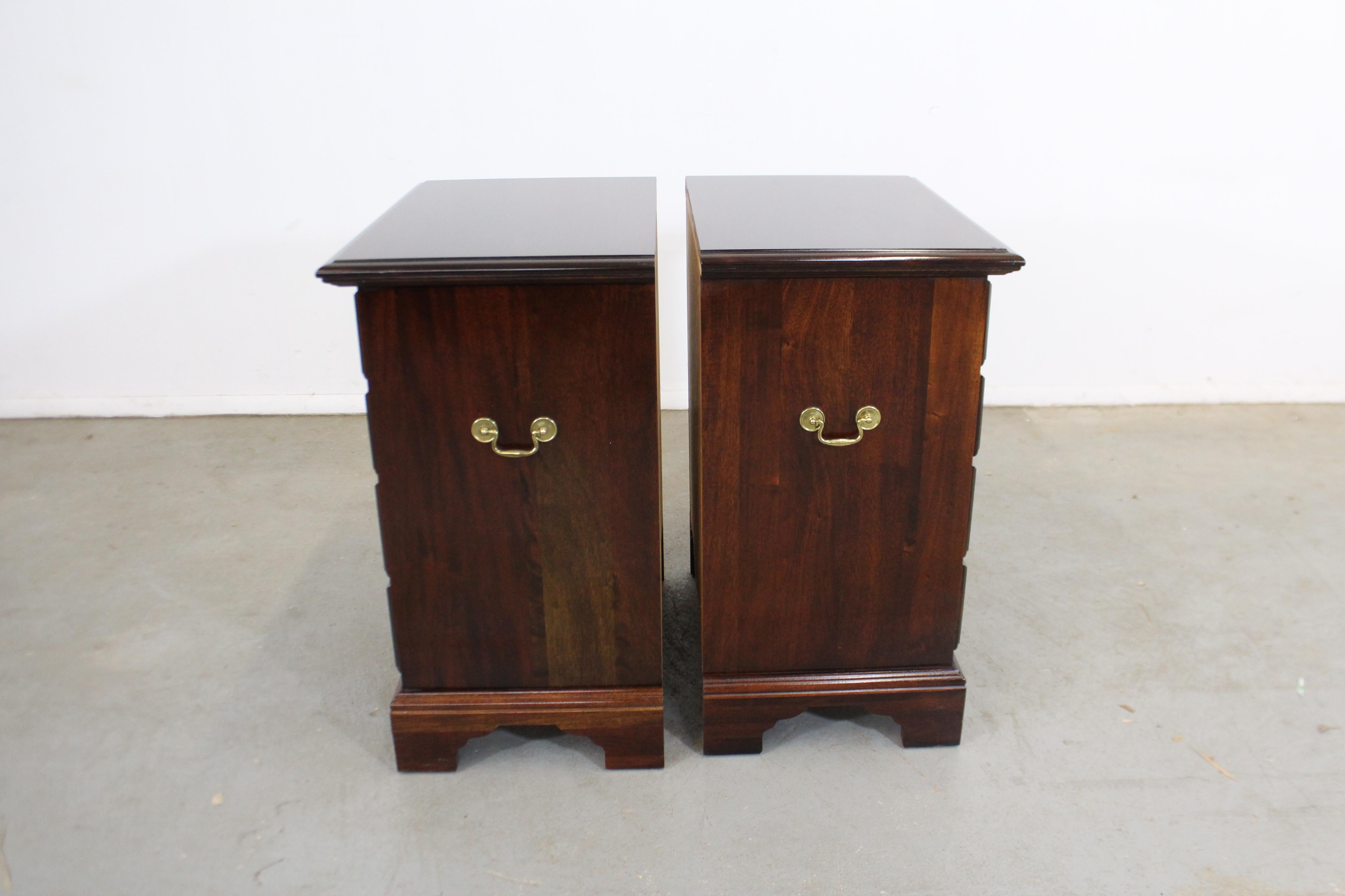 Pair of Vintage Chippendale Statton Old Towne Dark Mahogany Nightstands 3