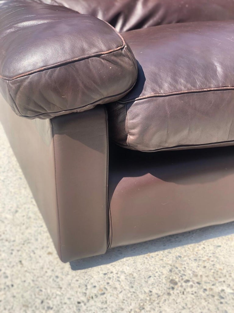 Pair of Vintage Chocolate Leather Sofas by Tito Agnoli for Poltrona Frau, 1970s In Good Condition For Sale In Saint Rémy de Provence, FR