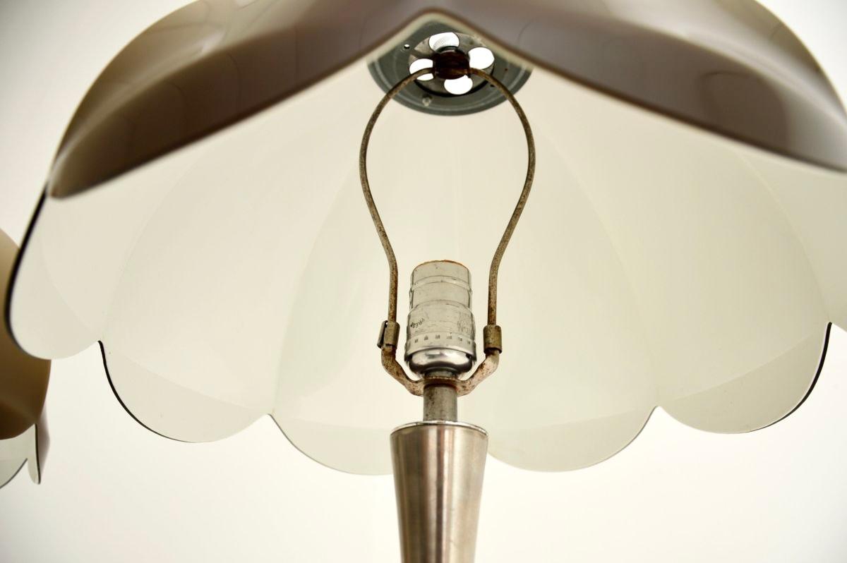 Coppia di lampade da tavolo vintage in cromo e acrilico in vendita 1