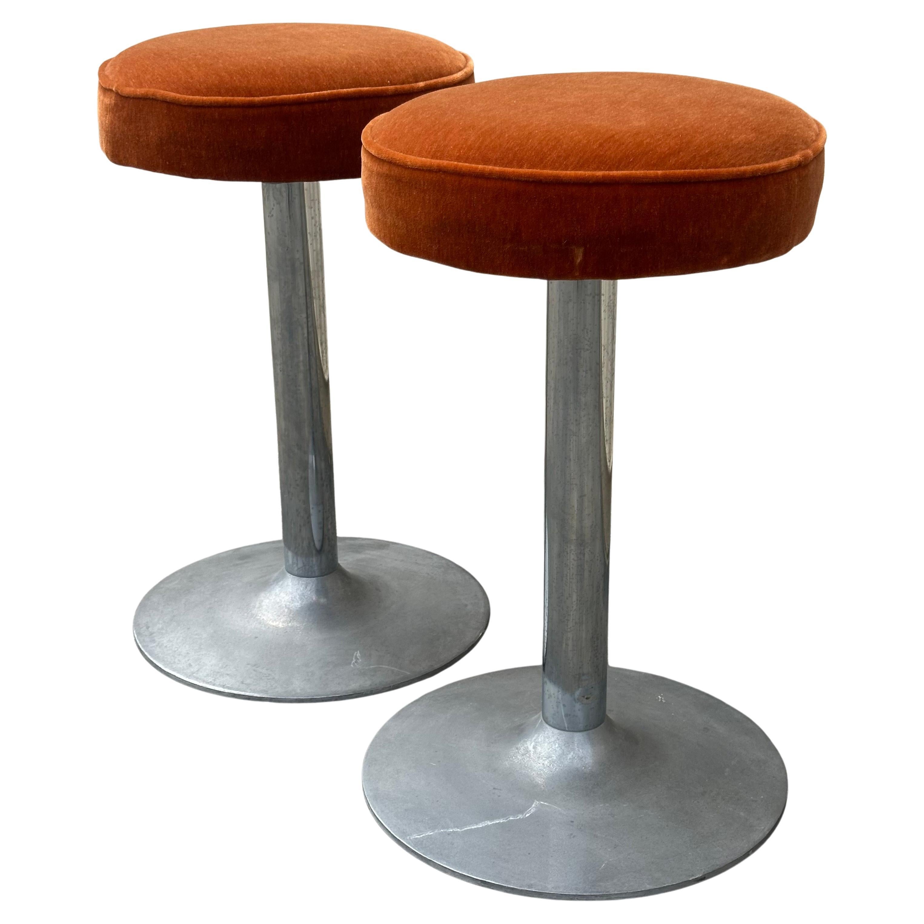 Paar Thekenhocker aus Chrom und Orange Crush Samt im Vintage-Stil