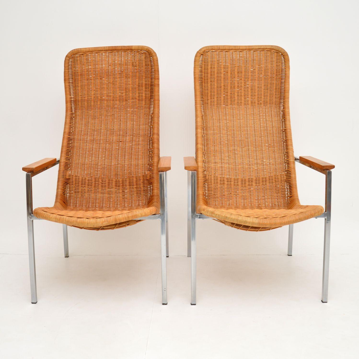 Une superbe paire de fauteuils à haut dossier, fabriqués en Hollande dans les années 1960. Ils ont été conçus par Dirk Van Sliedrecht et fabriqués par Gebroeders Jonkers.

Ils sont de très bonne qualité et extrêmement confortables. Ils seraient