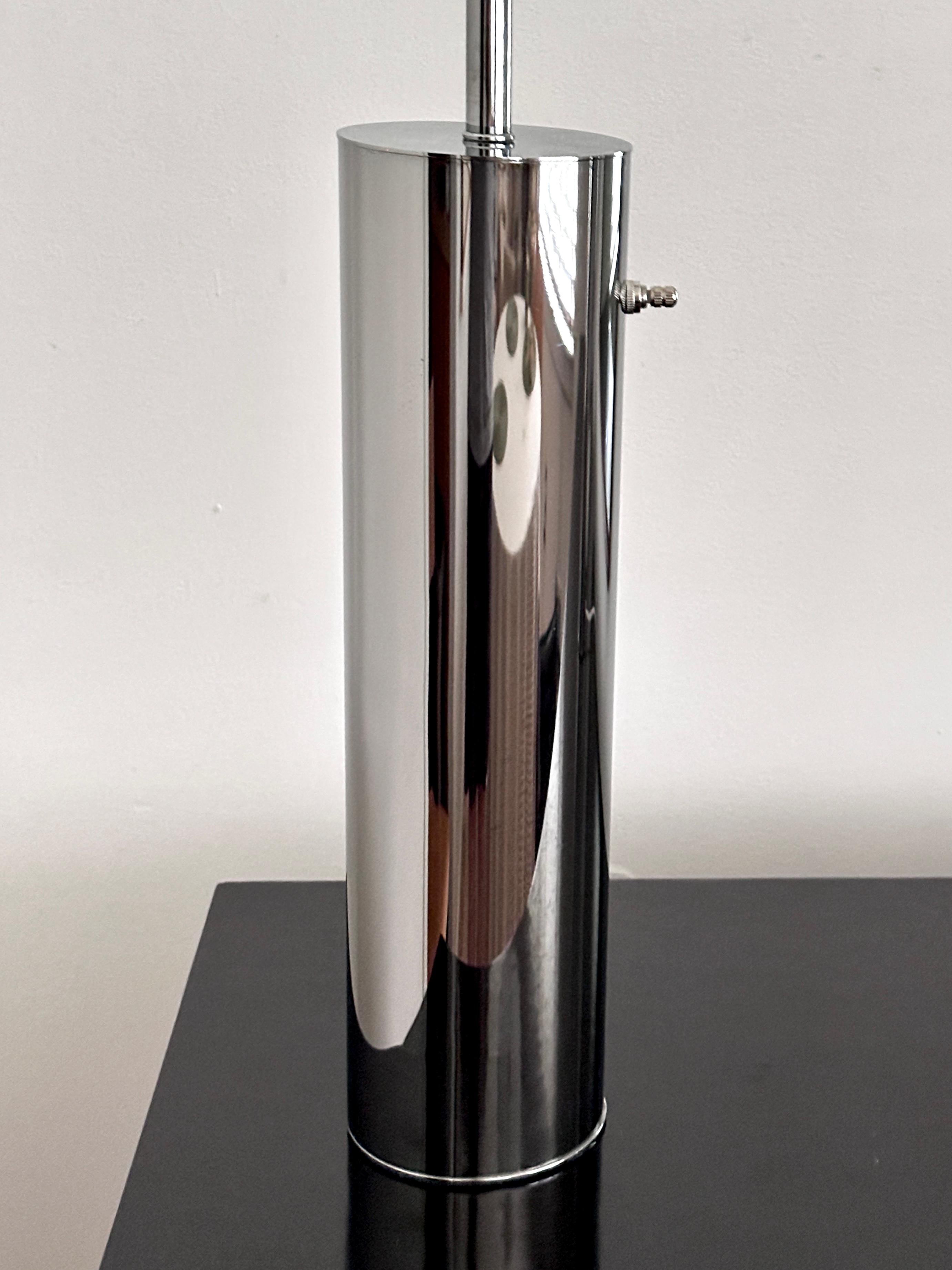 Hand-Crafted Pair Of Vintage Chrome Cylindrical Table Lamps From Nessen Studios For Sale