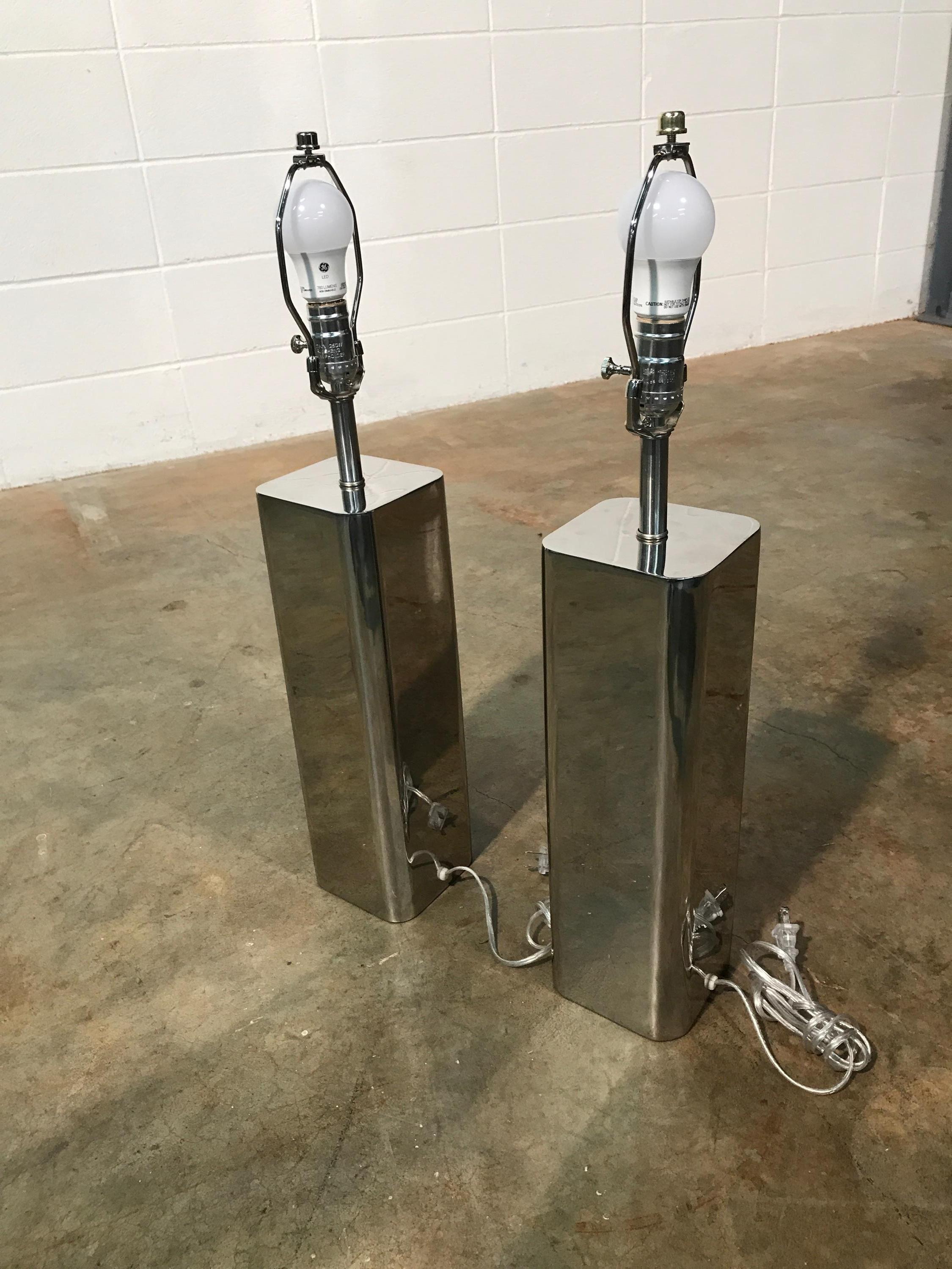 Pair of Vintage Chrome Lamps Attributed to Laurel Lamp Co. For Sale 5