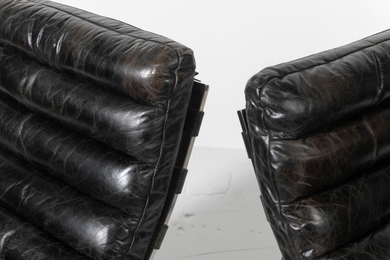 Pair of Vintage Chromed Steel and Black Leather Chaise Lounge Chairs For Sale 3