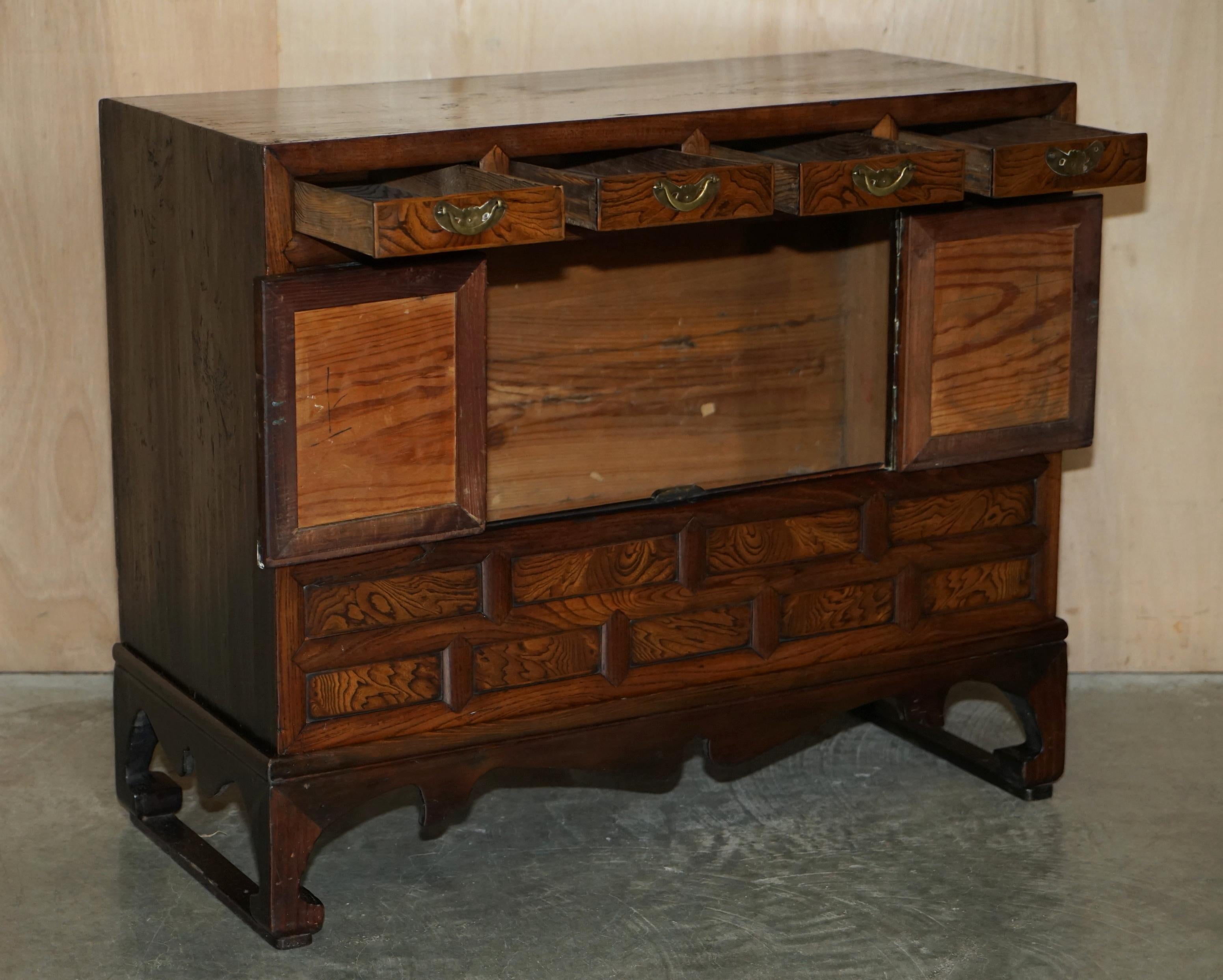 Pärchen Vintage 1950 ASIAN KOREAN SCHOLARS SIDE TABLE CHESTS INC DRAWERS im Angebot 4