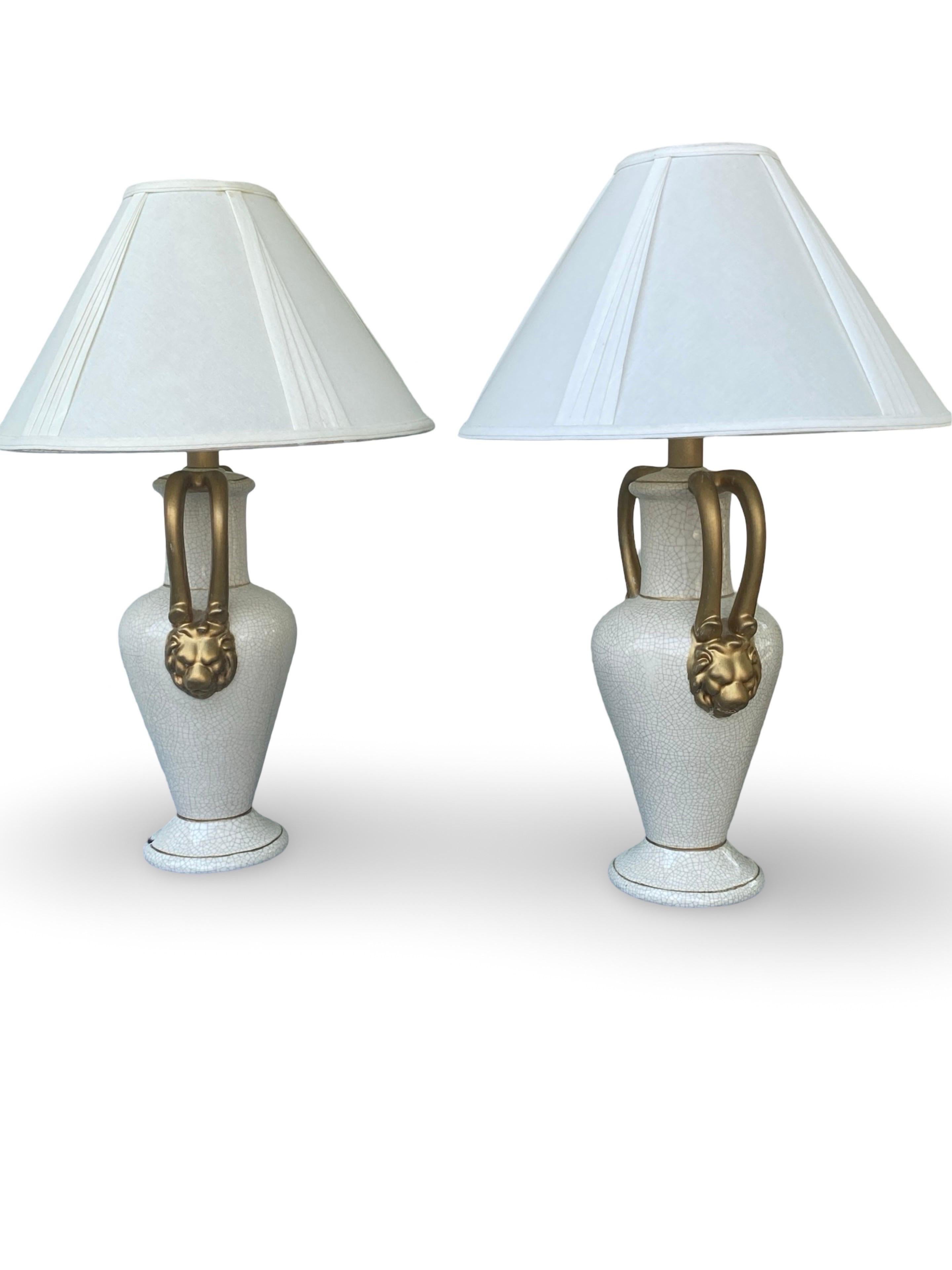 Paire d'objets Classic Vintage  Lampes de table Gargoyle blanches et dorées par Jaru Ceramic en vente 2