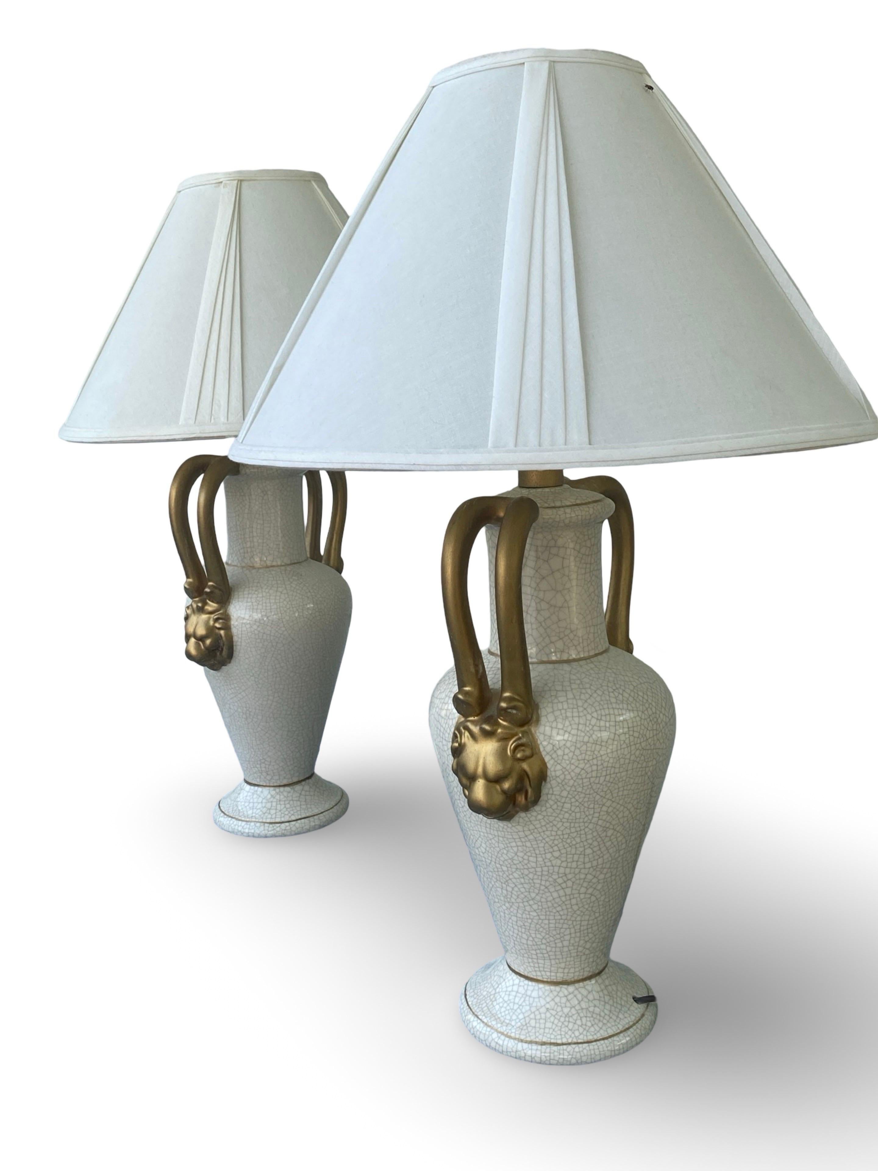 Paire d'objets Classic Vintage  Lampes de table Gargoyle blanches et dorées par Jaru Ceramic en vente 4
