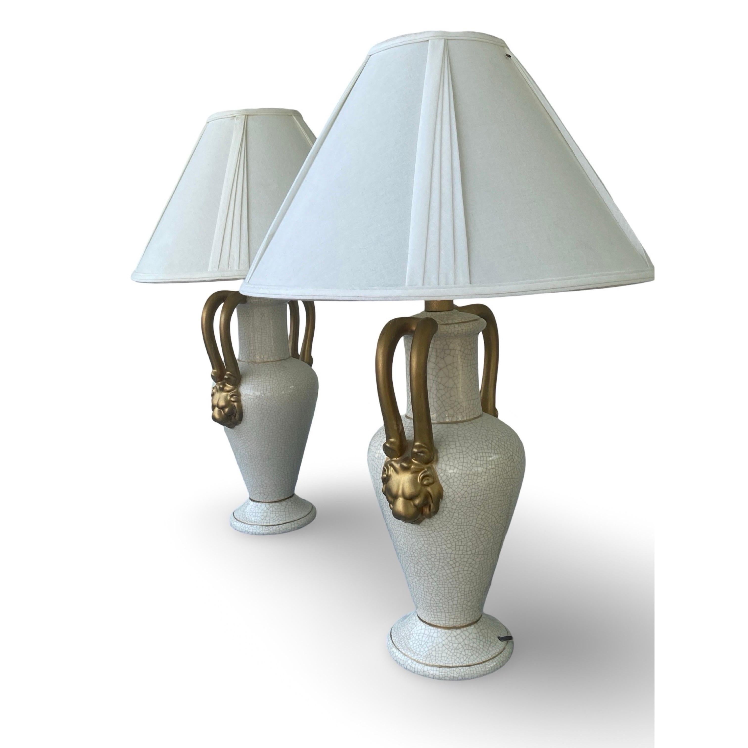 Paire d'objets Classic Vintage  Lampes de table Gargoyle blanches et dorées par Jaru Ceramic en vente 5