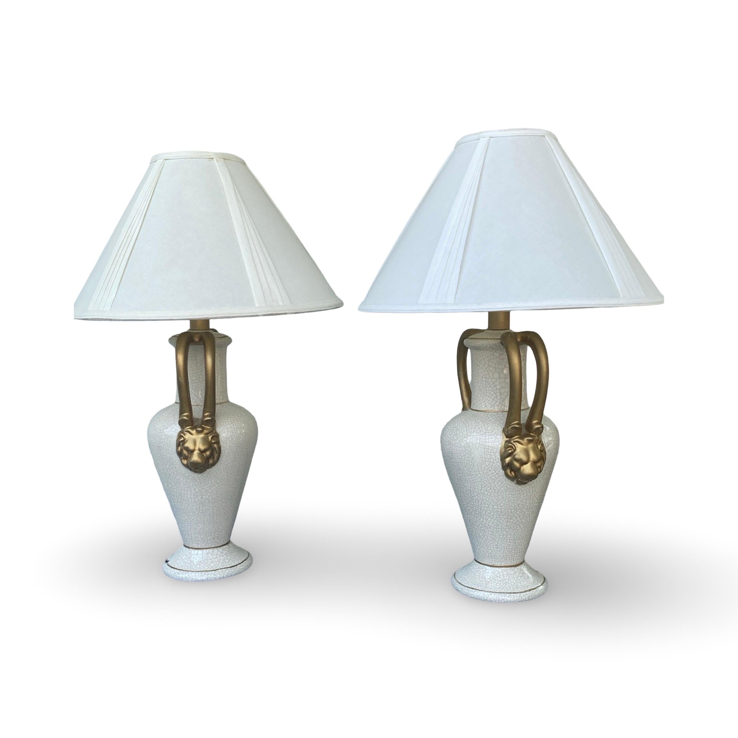 Paire d'objets Classic Vintage  Lampes de table Gargoyle blanches et dorées par Jaru Ceramic en vente 7