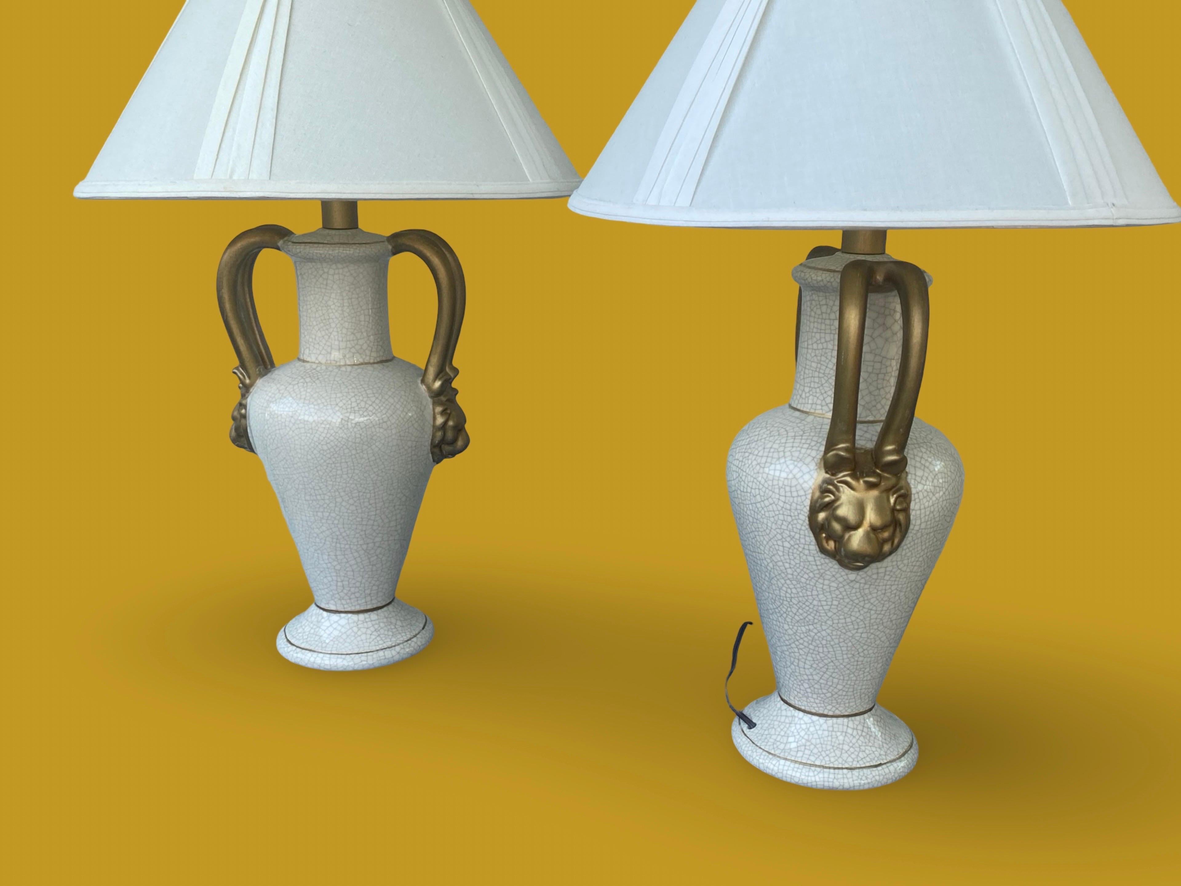 Paire d'objets Classic Vintage  Lampes de table Gargoyle blanches et dorées par Jaru Ceramic en vente 8