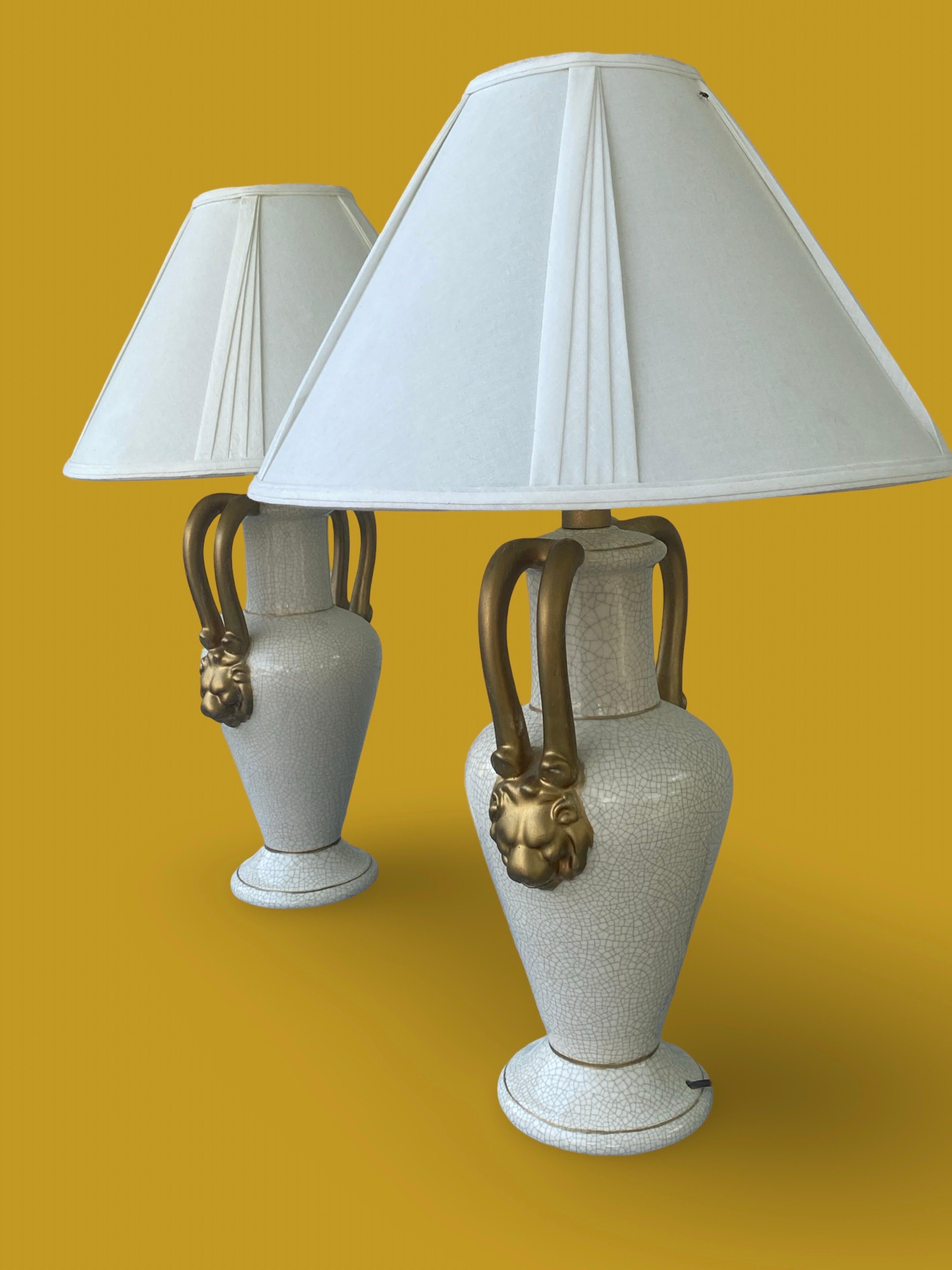 Paire d'objets Classic Vintage  Lampes de table Gargoyle blanches et dorées par Jaru Ceramic en vente 9