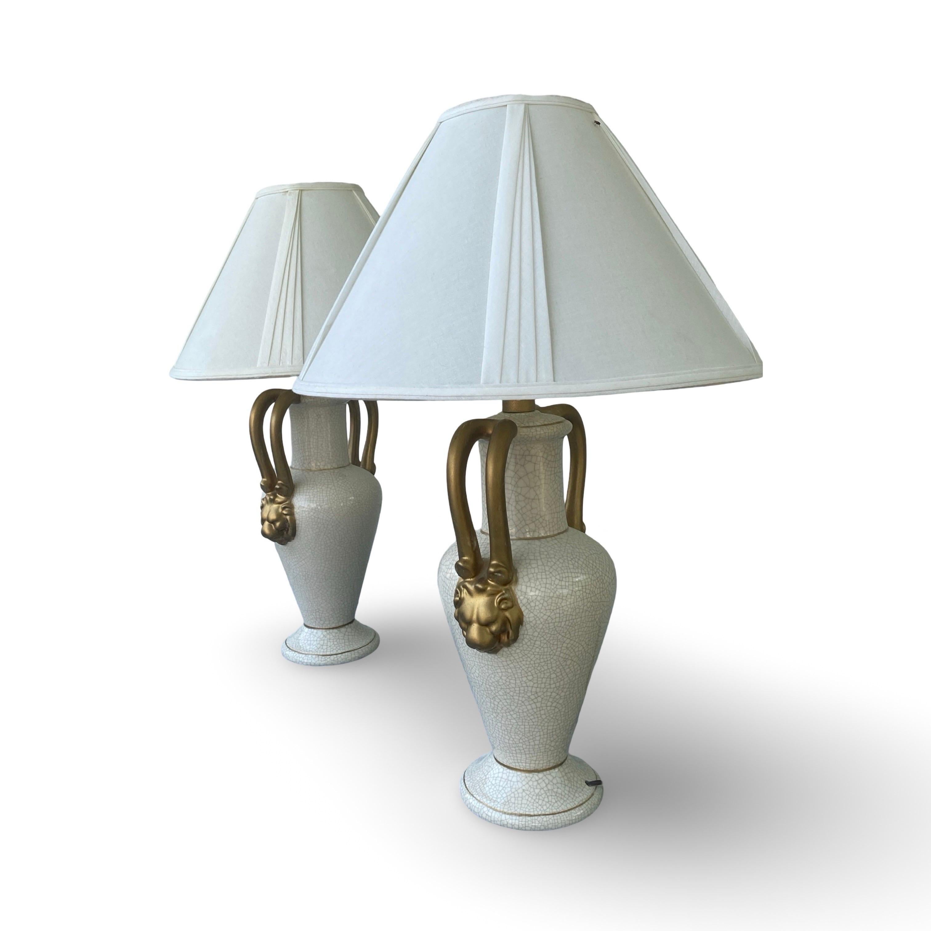 Moderne Paire d'objets Classic Vintage  Lampes de table Gargoyle blanches et dorées par Jaru Ceramic en vente
