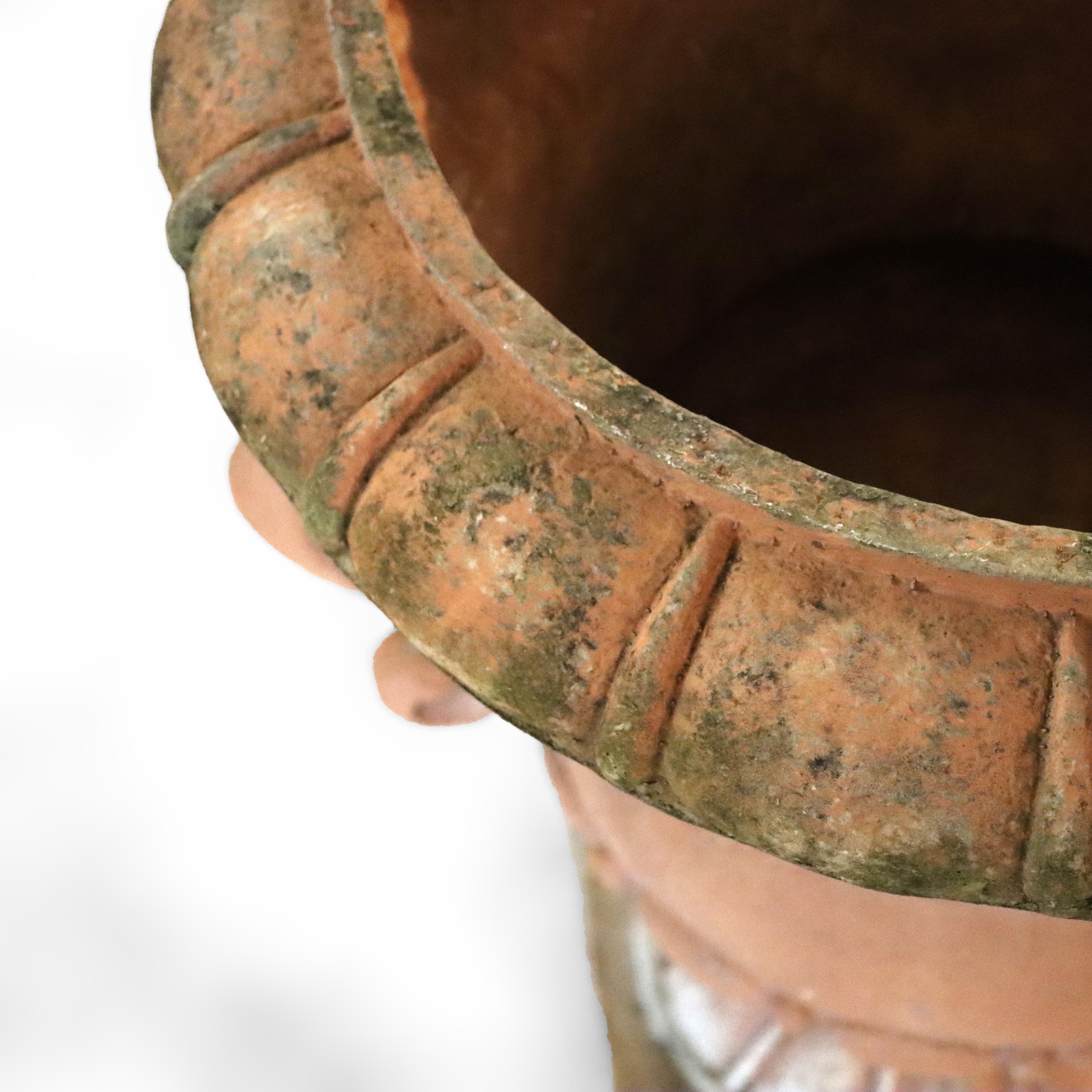 Coppia di vasi da giardino classici d'epoca in terracotta colorata C1940 in vendita 3