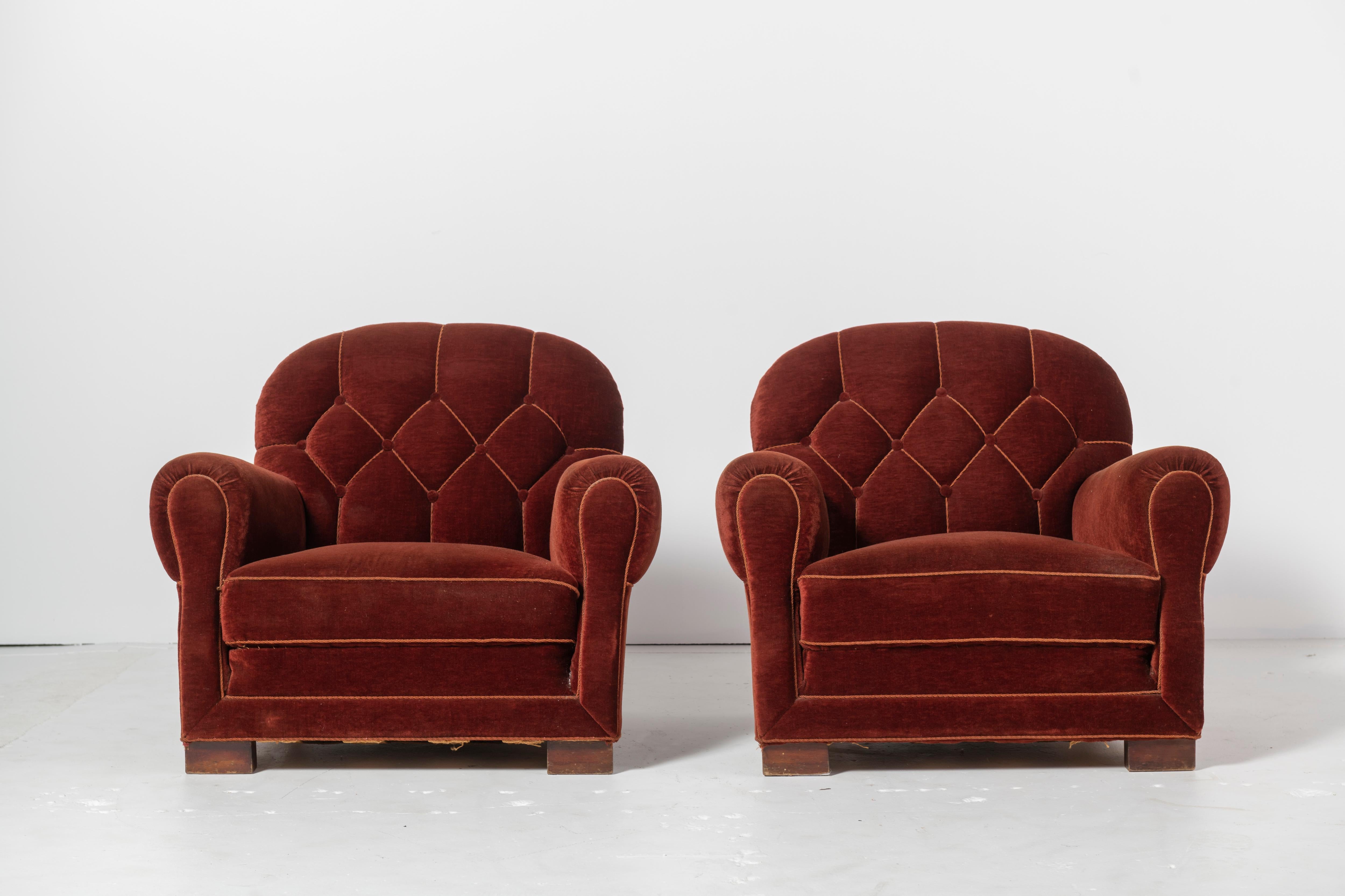Pair of Vintage Club Chairs in Deep Rust Mohair In Good Condition In San Francisco, CA