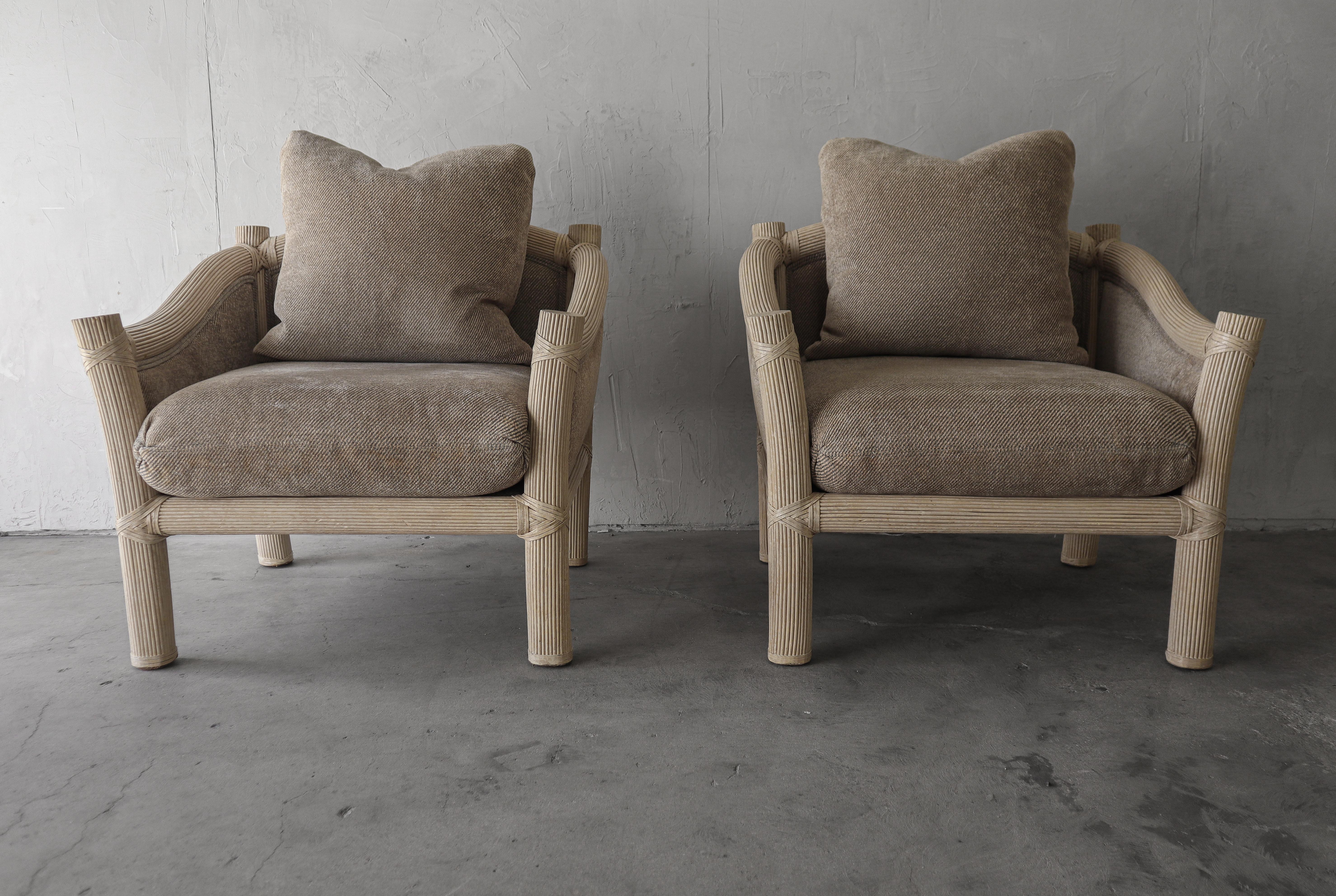 Paar Coastal Reeded Bambus-Loungesessel im Vintage-Stil mit Schilf im Zustand „Gut“ im Angebot in Las Vegas, NV