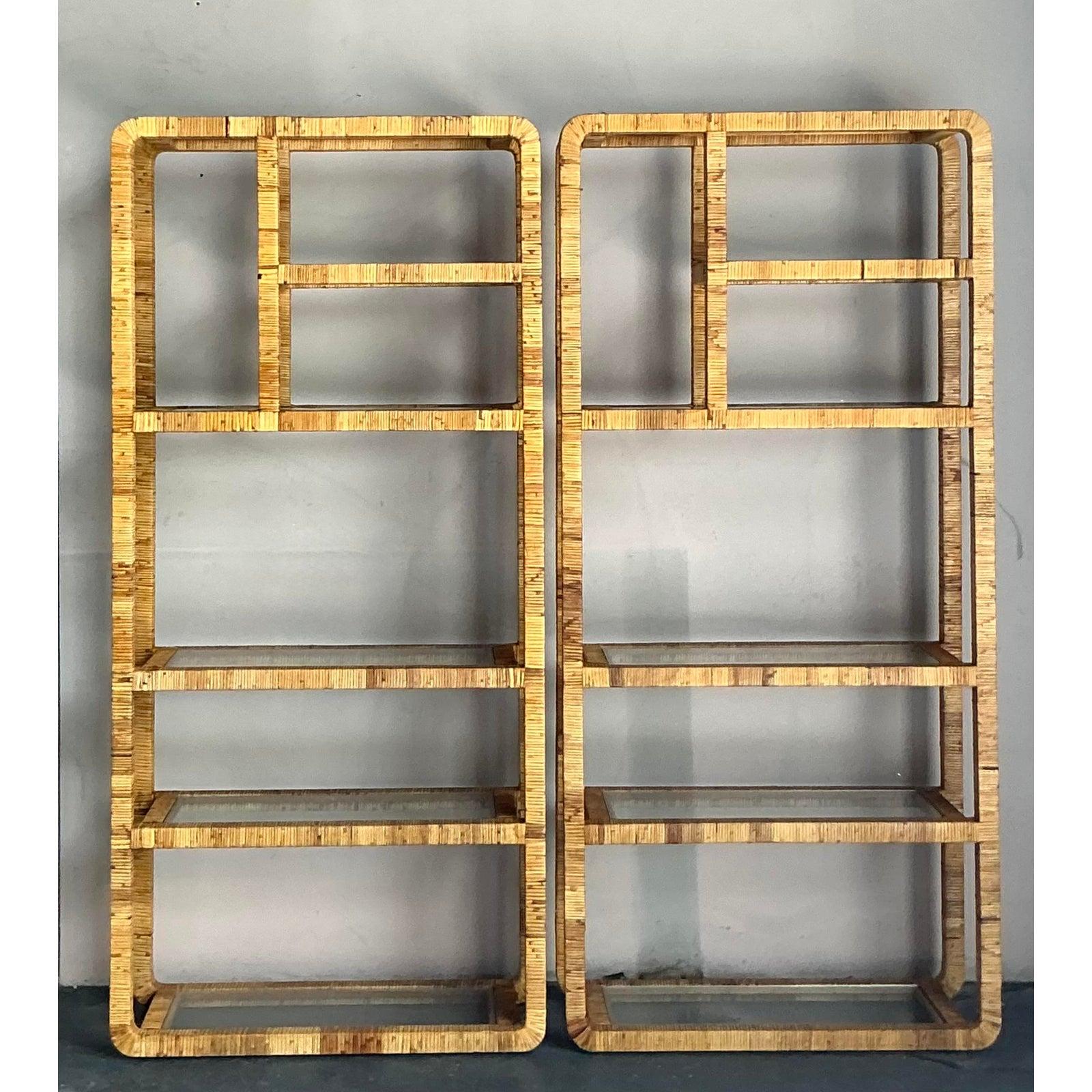 Pareja de Estanterías Vintage de Ratán Envueltas en Costa Filipino en venta