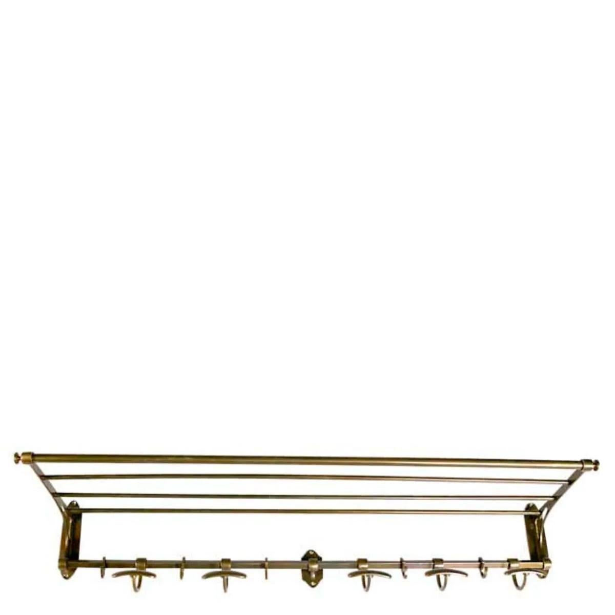 Coppia di appendiabiti vintage, finitura in ottone patinato

Questo appendiabiti ricorda i portabagagli di un tempo.
Questo appendiabiti da parete in stile vintage con finitura in ottone patinato è dotato di uno specchio regolabile, sei ganci per