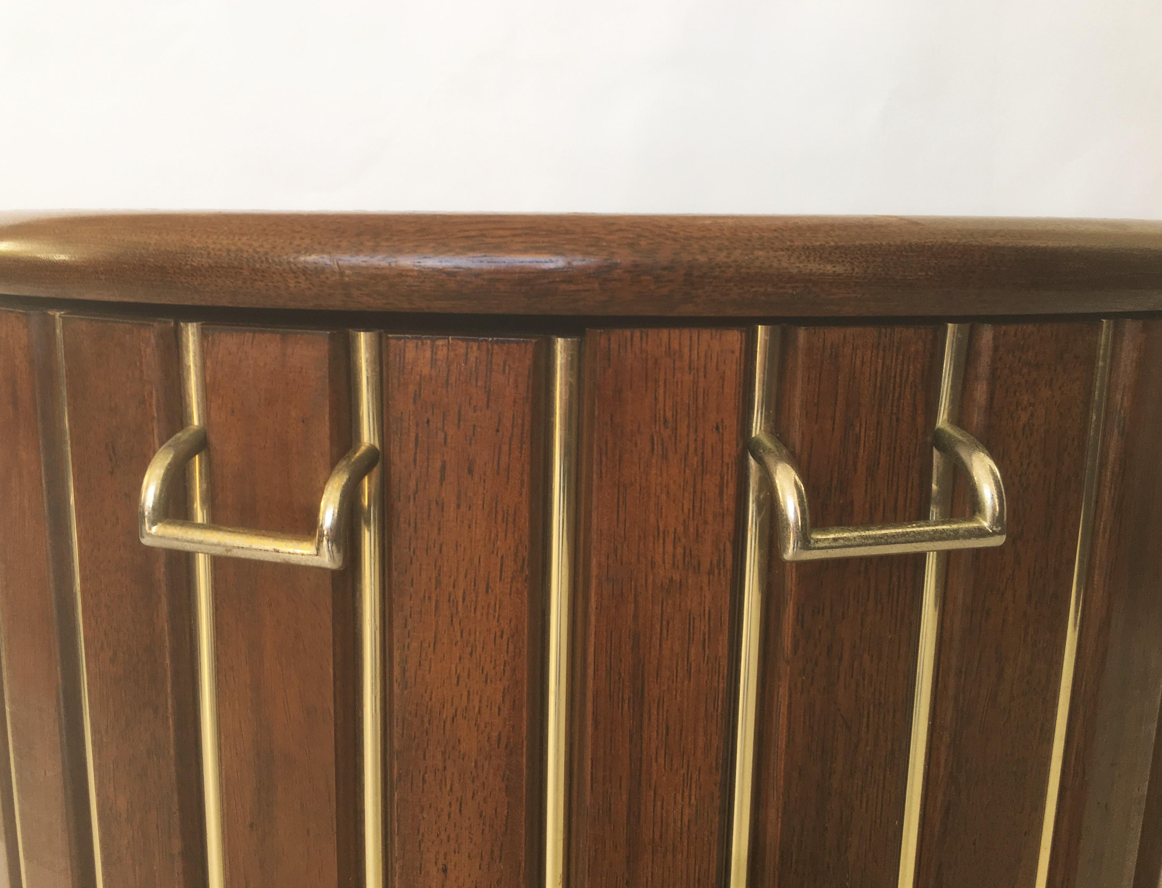 Pair of Vintage Cocktail Bar Cabinets by American of Martinsville In Good Condition In Dallas, TX