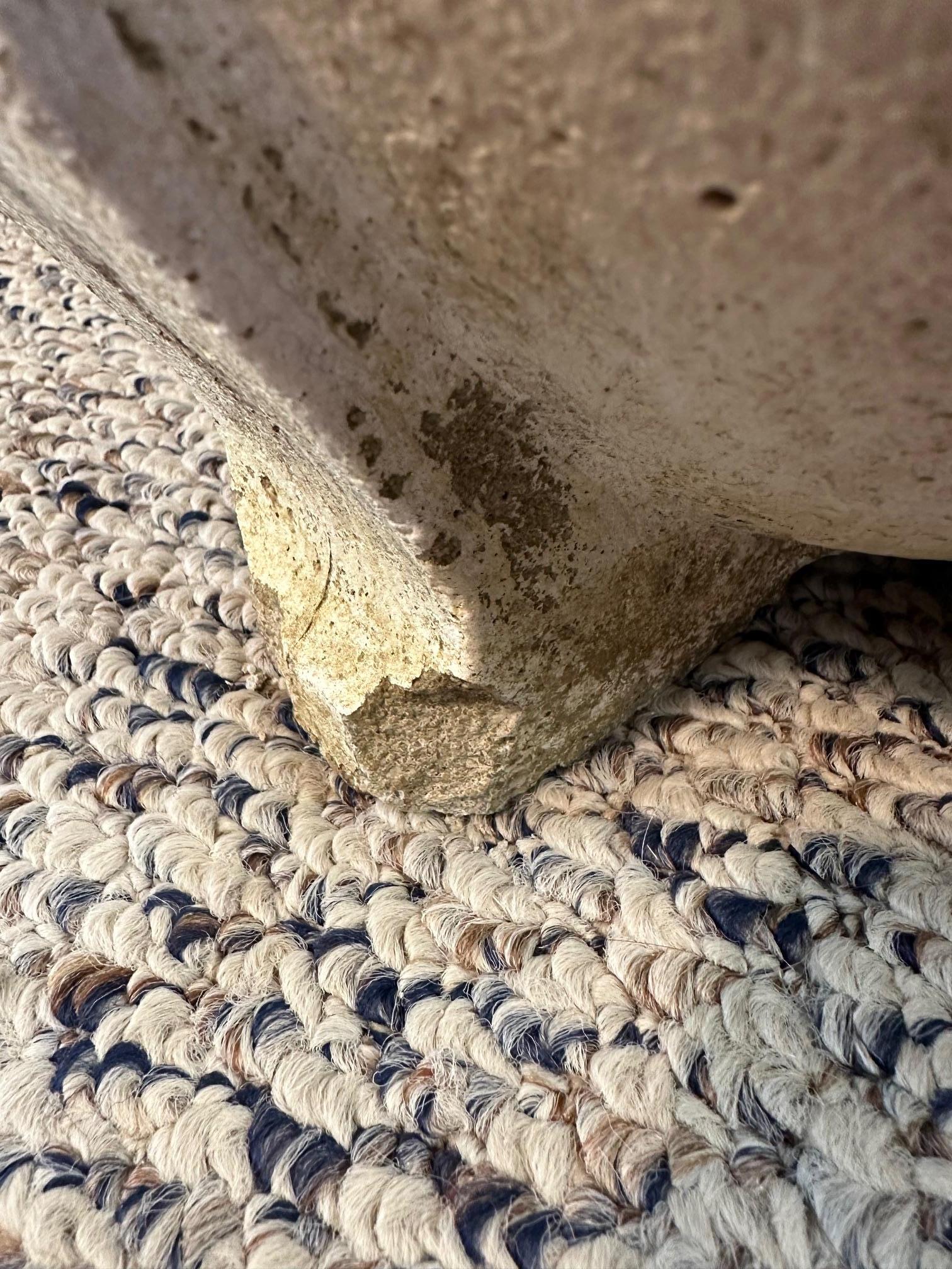 Paire de jardinières vintage en béton avec motif de raisin en vente 1