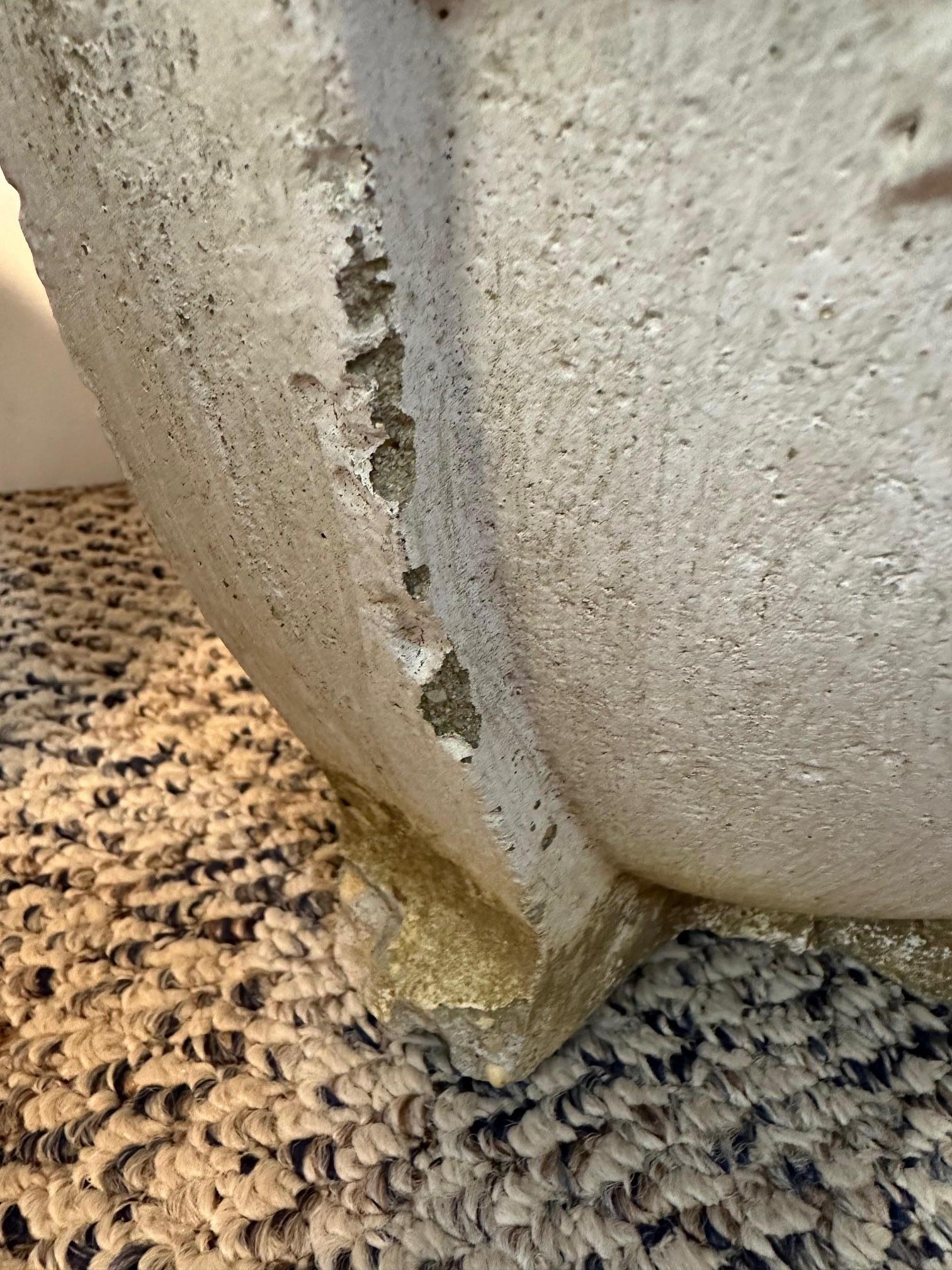 Paire de jardinières vintage en béton avec motif de raisin en vente 2