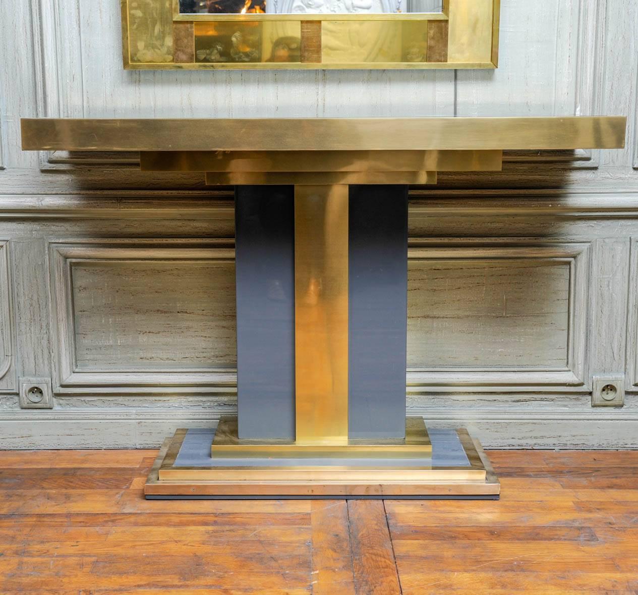 vintage console made of brass and grey lacquer, topped with smoked mirror.





ONE CONSOLE AVAILABLE 