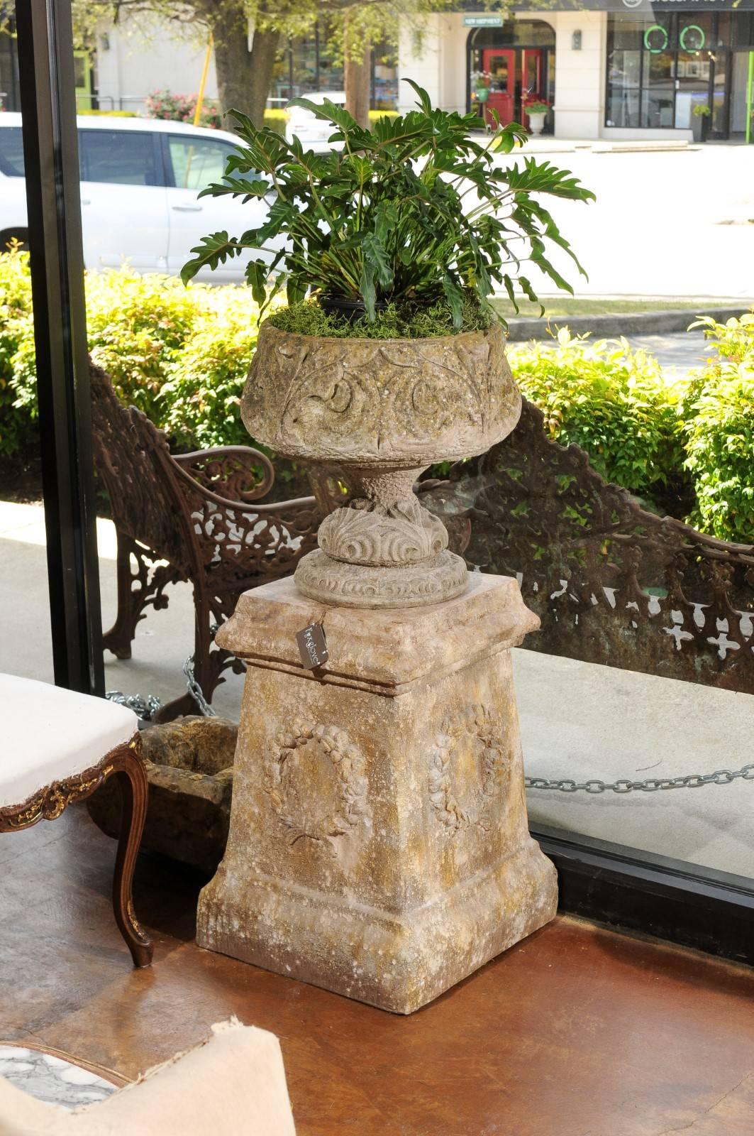 Pair of Vintage Continental Faux Stone Garden Plinths with Wreath Motifs, 1960s For Sale 3