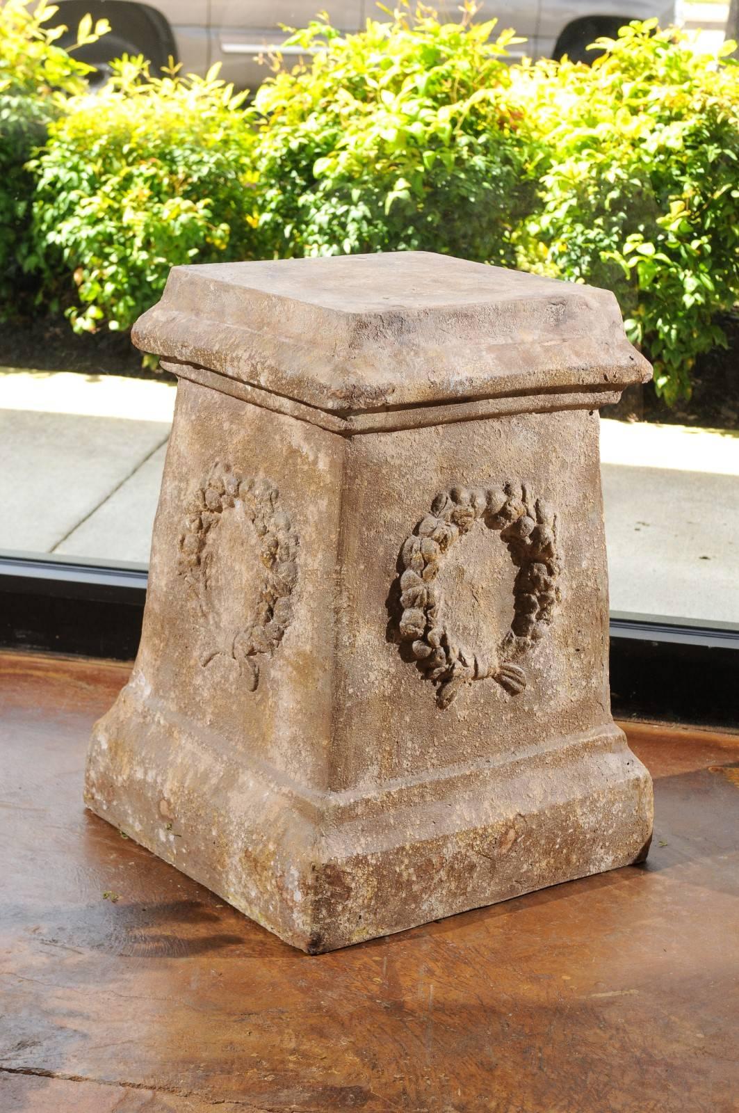 Pair of Vintage Continental Faux Stone Garden Plinths with Wreath Motifs, 1960s In Good Condition For Sale In Atlanta, GA