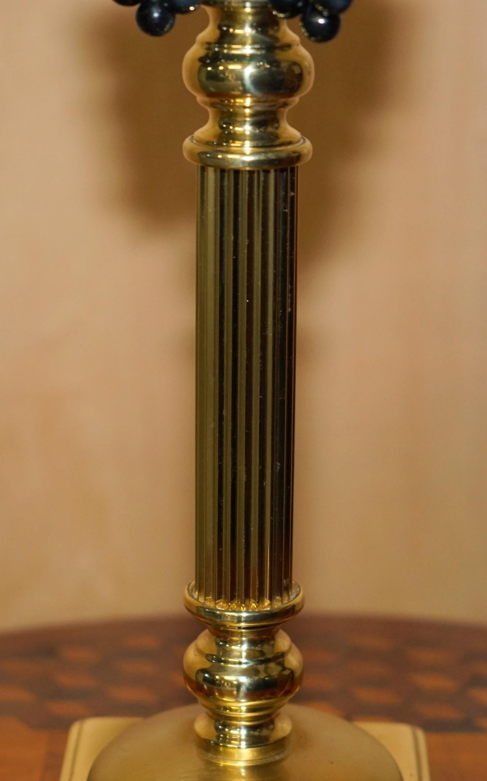 PAIR OF ViNTAGE CORINTHIAN PILLAR BRASS DESK LAMPS WITH GRAPE VINE DETAILING For Sale 1