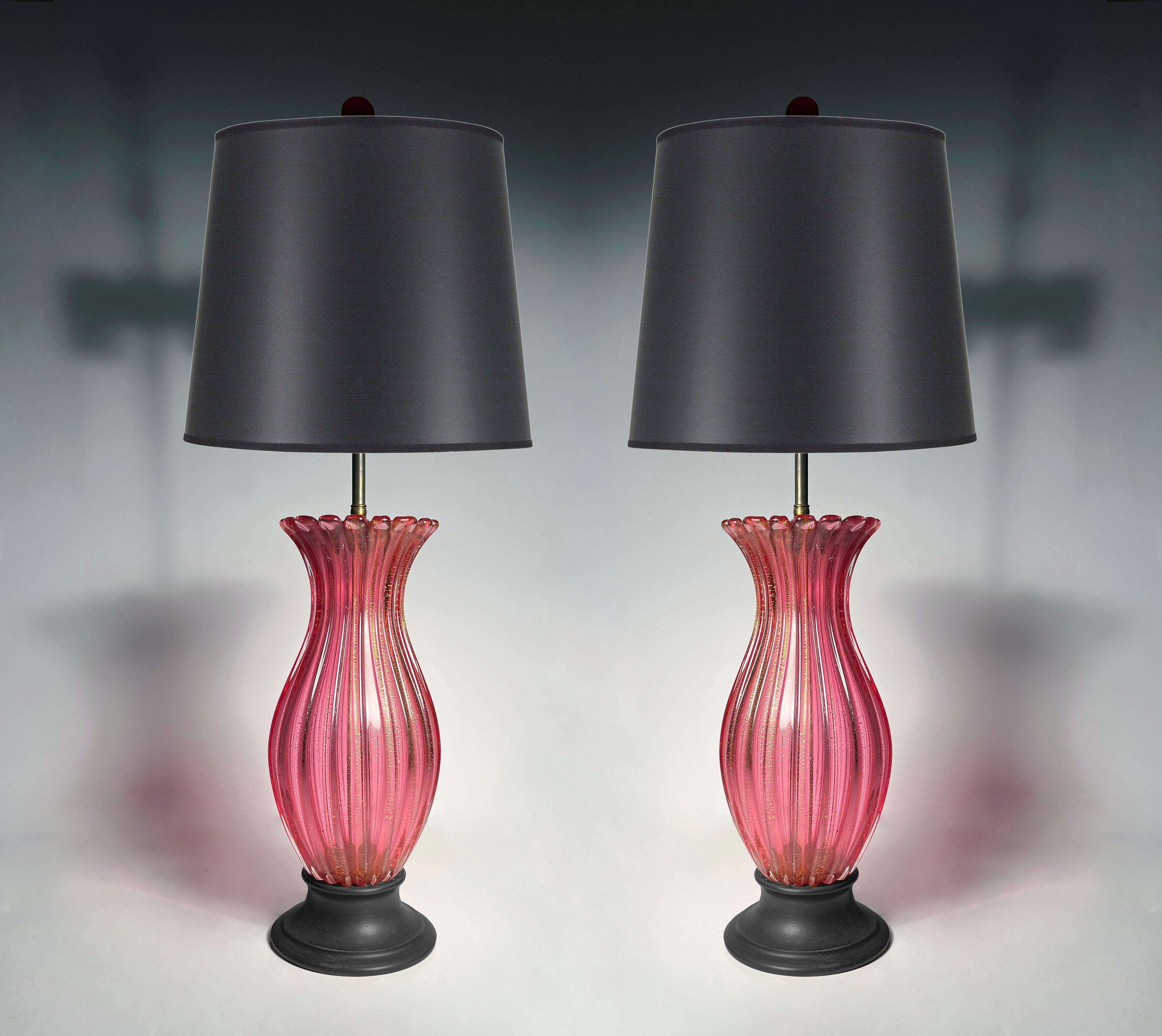 Schönes Paar Lampen aus Murano-Glas, das Barovier zugeschrieben wird. 

31.25