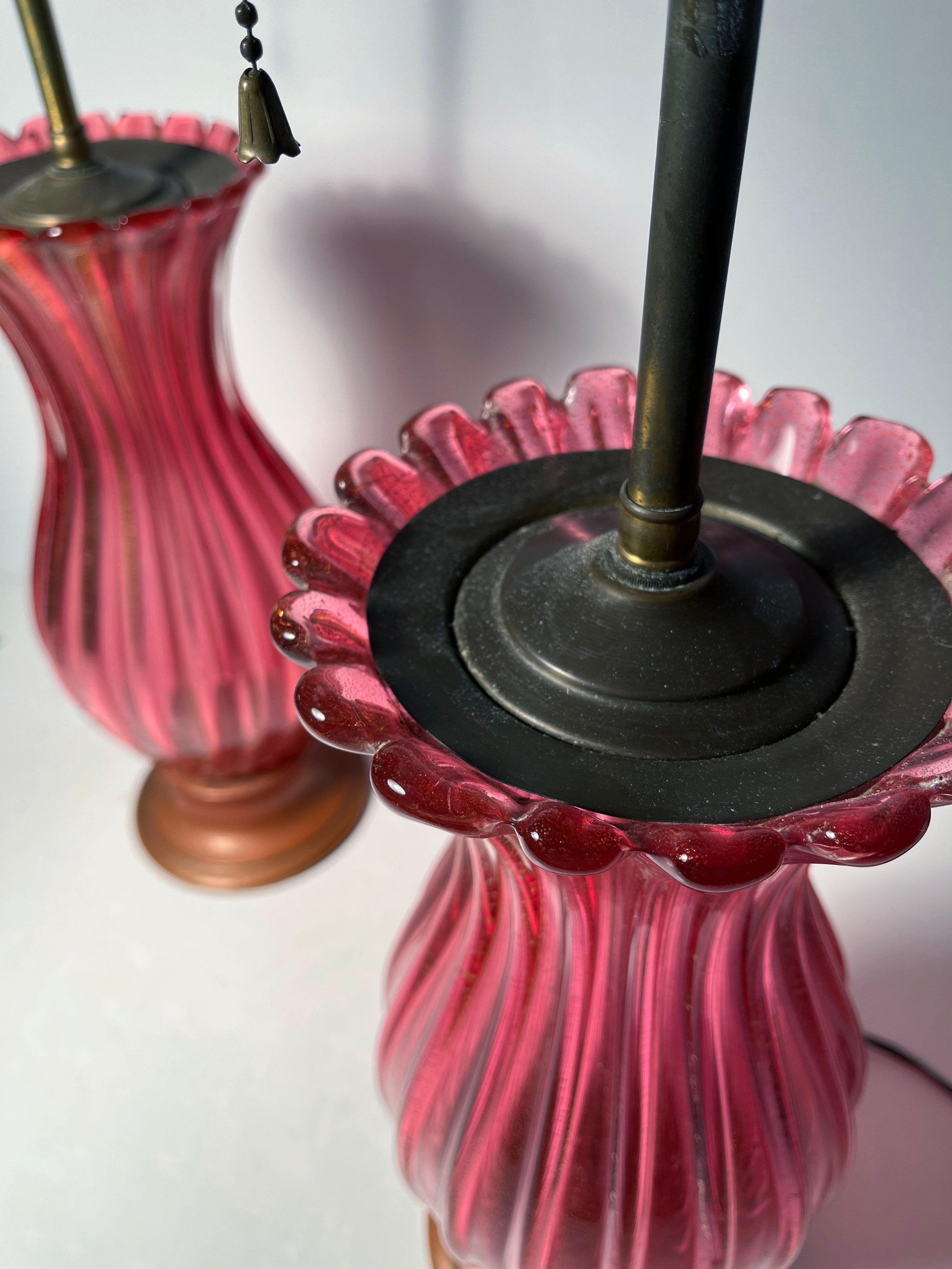 Zwei Lampen aus Murano-Glas von Barovier in der Farbe Cranberry im Zustand „Gut“ im Angebot in Chicago, IL